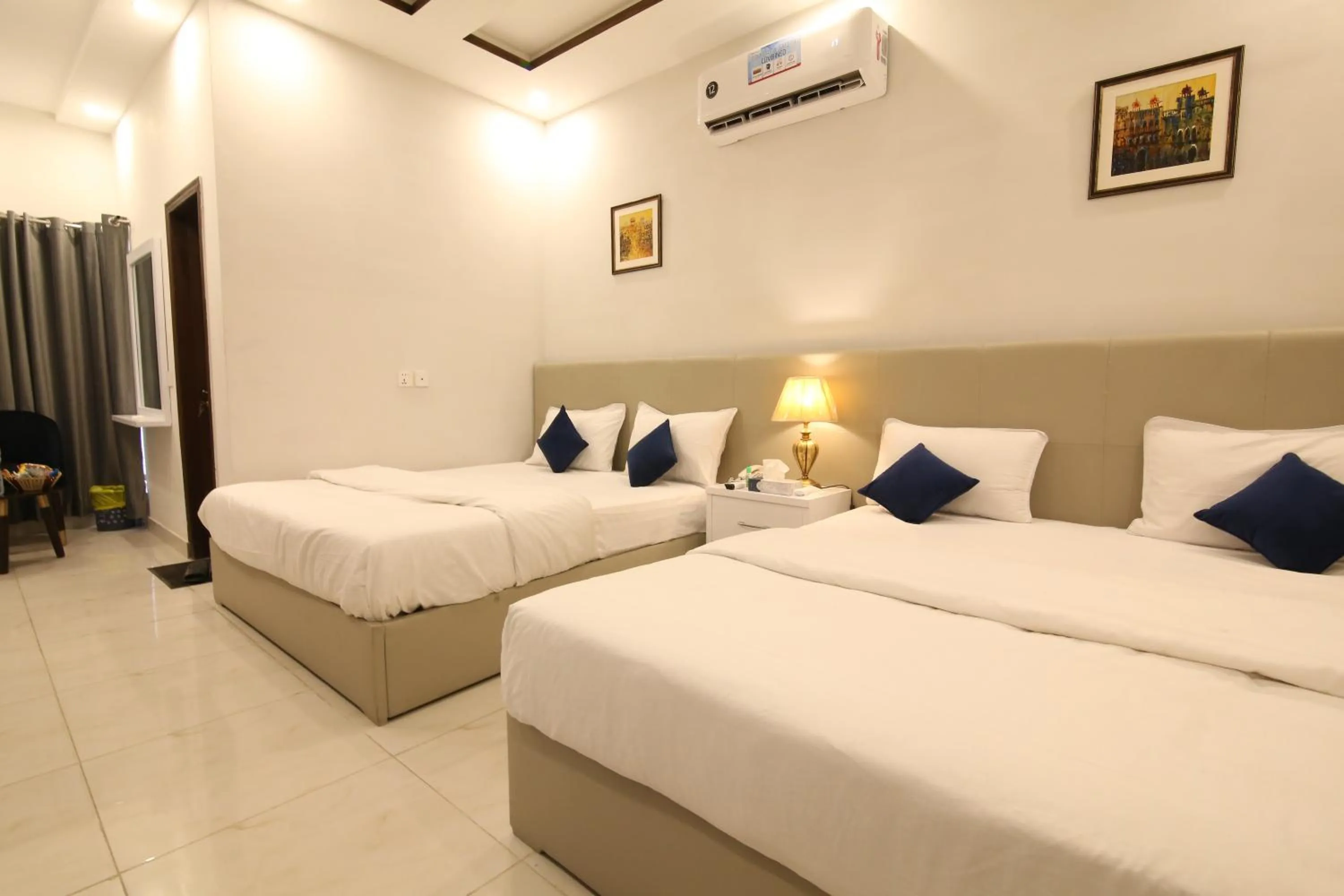 Bed in Cuzzy Inn Hotel