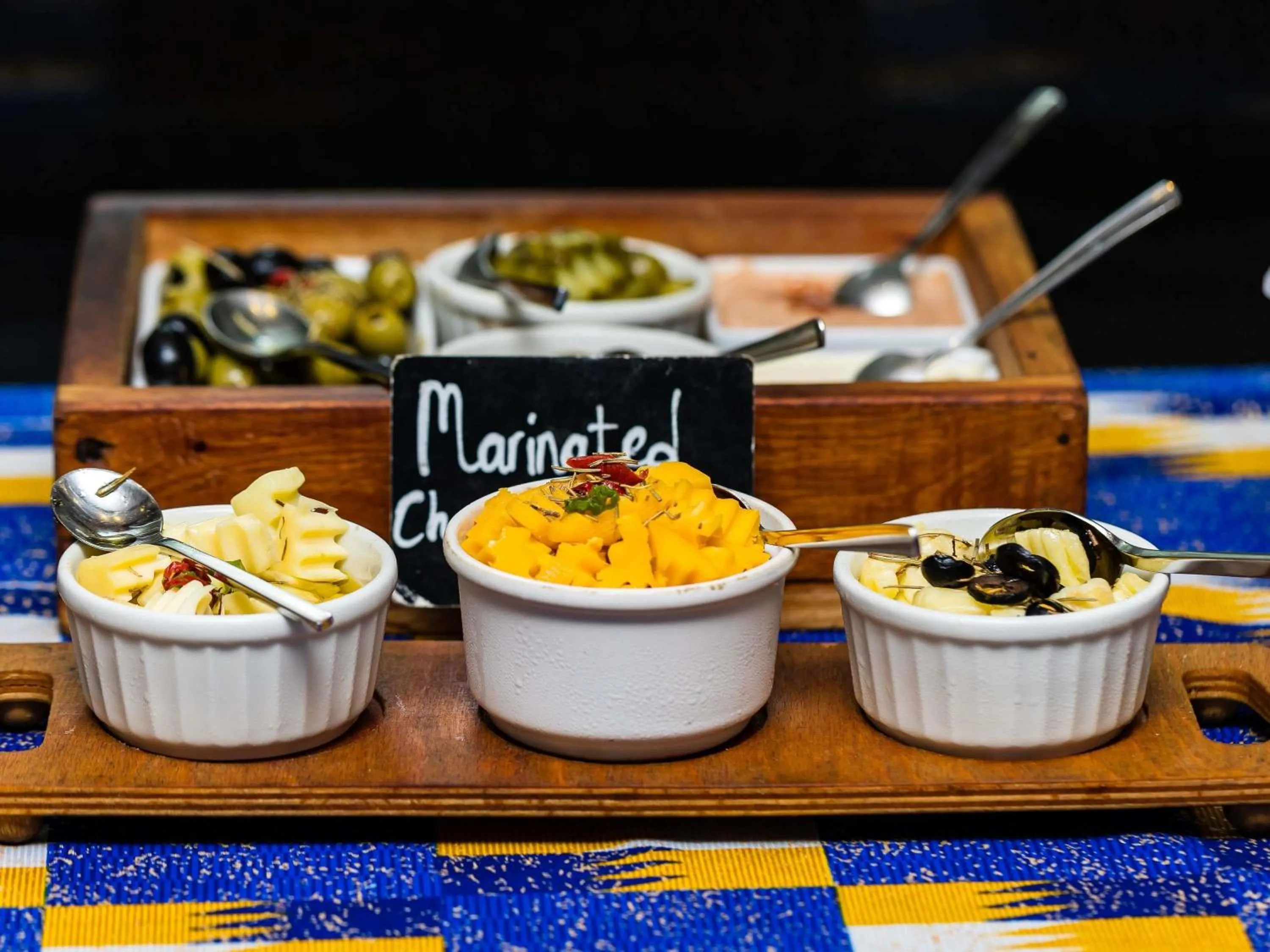 Lounge or bar in Mövenpick Ambassador Hotel Accra