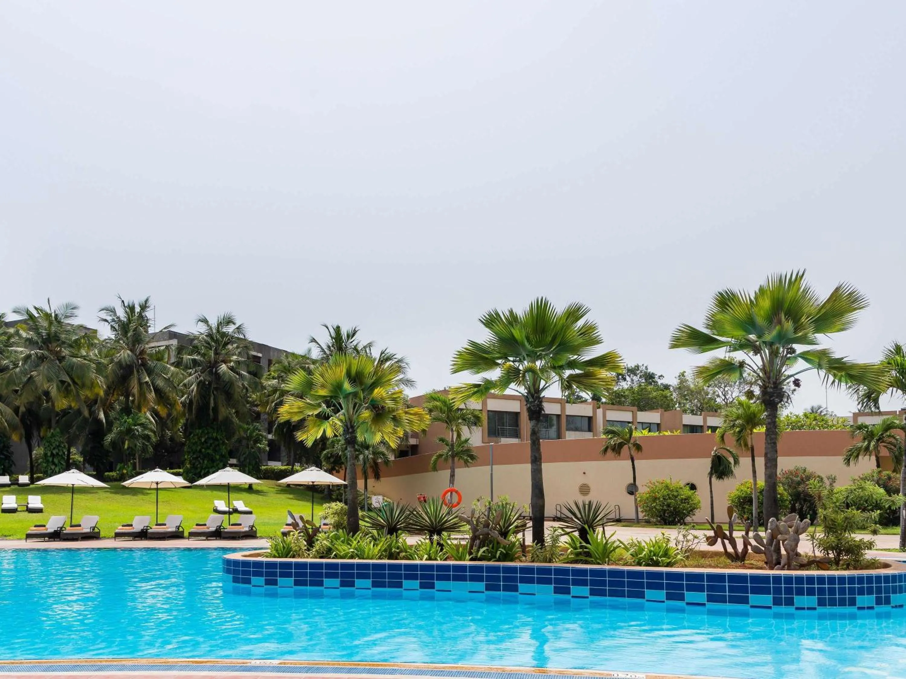 Lounge or bar in Mövenpick Ambassador Hotel Accra