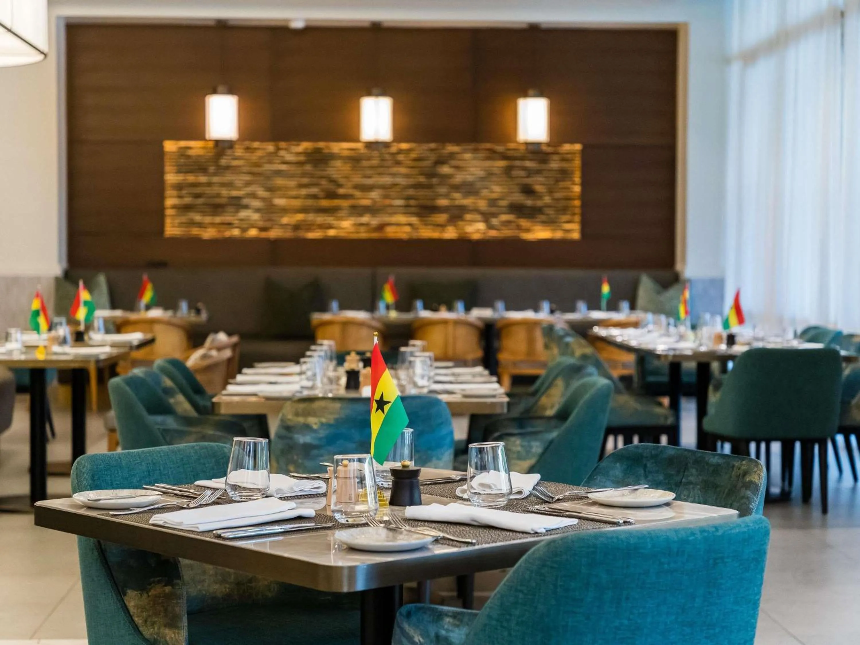 Restaurant/places to eat in Mövenpick Ambassador Hotel Accra