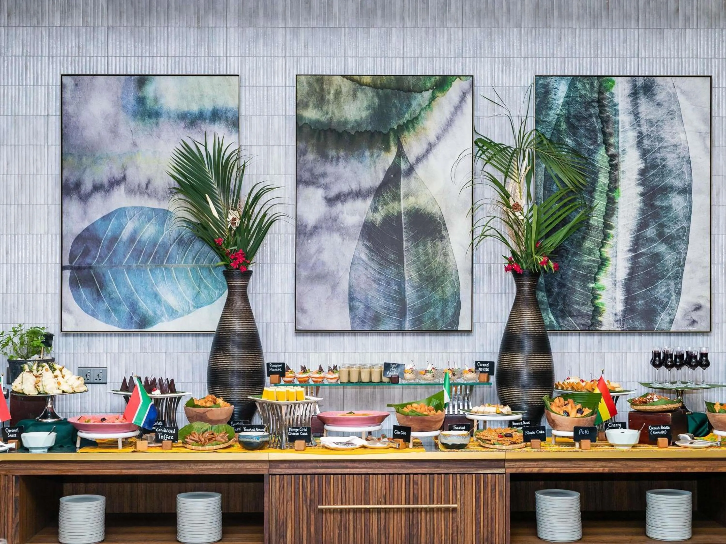 Restaurant/places to eat in Mövenpick Ambassador Hotel Accra