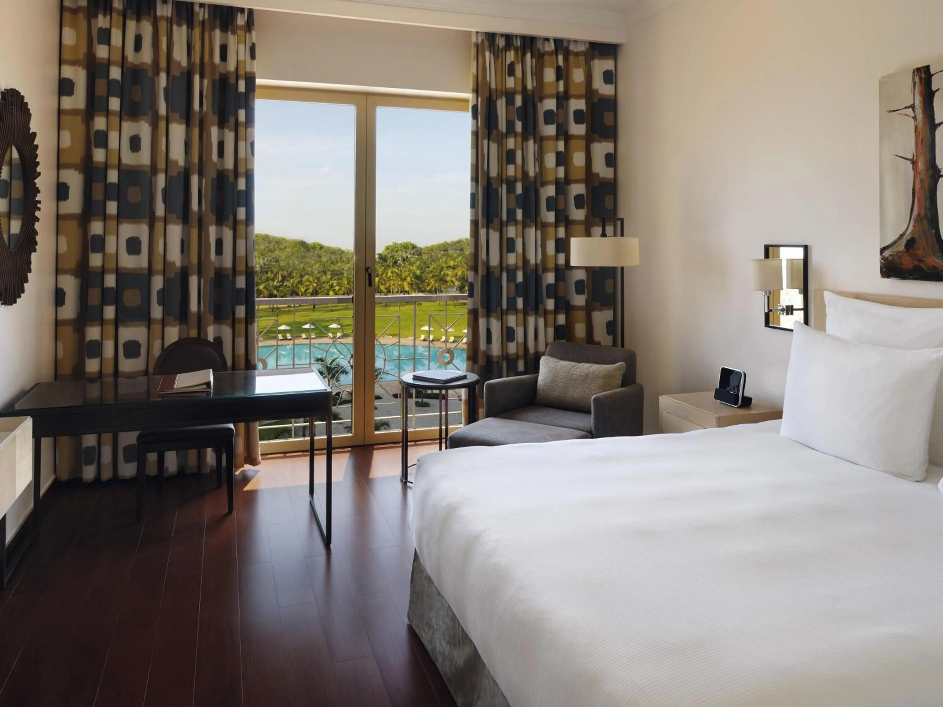 Bedroom, Bed in Mövenpick Ambassador Hotel Accra