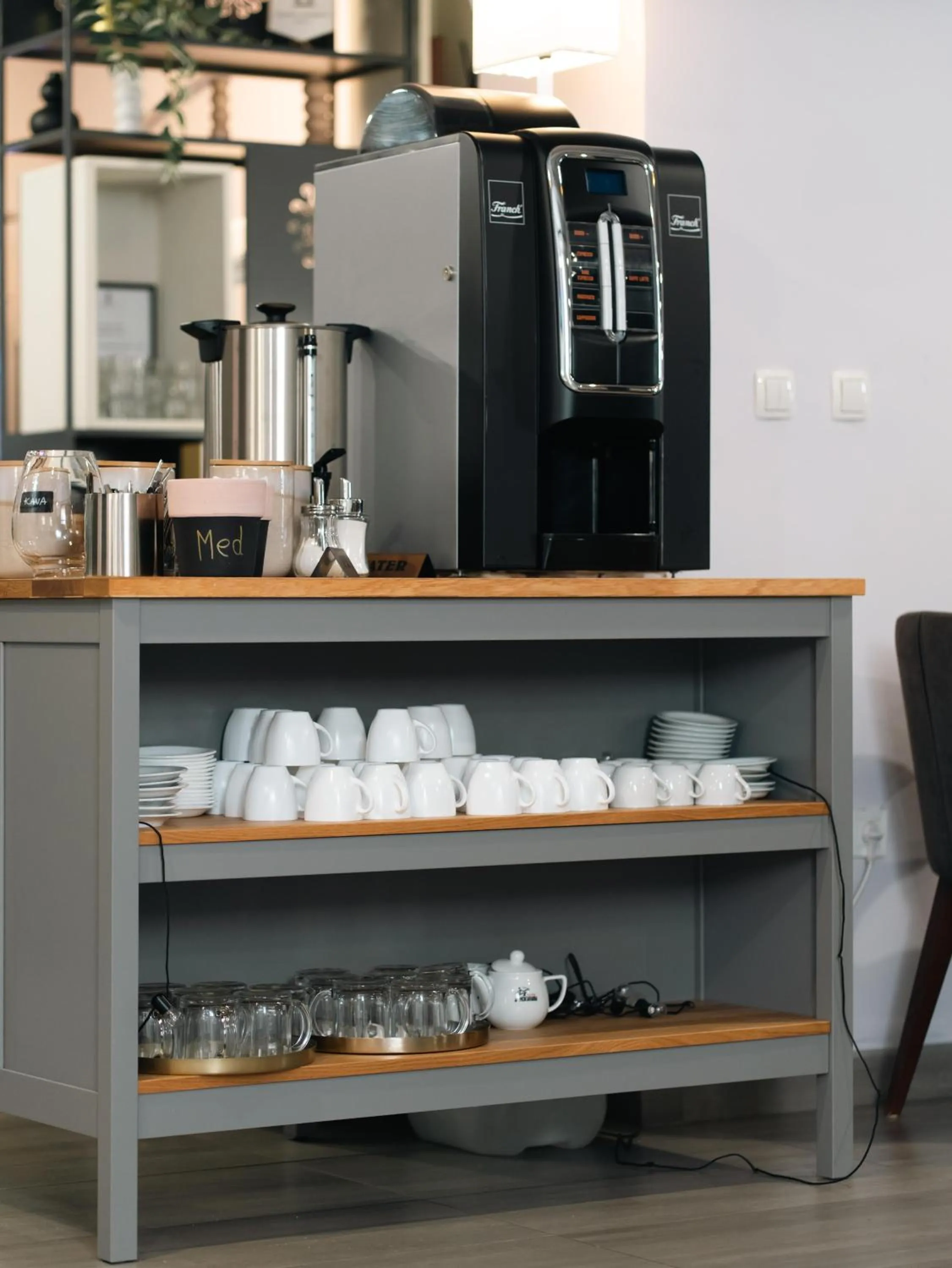 Coffee/tea facilities in Hotel Admiral Vinkovci