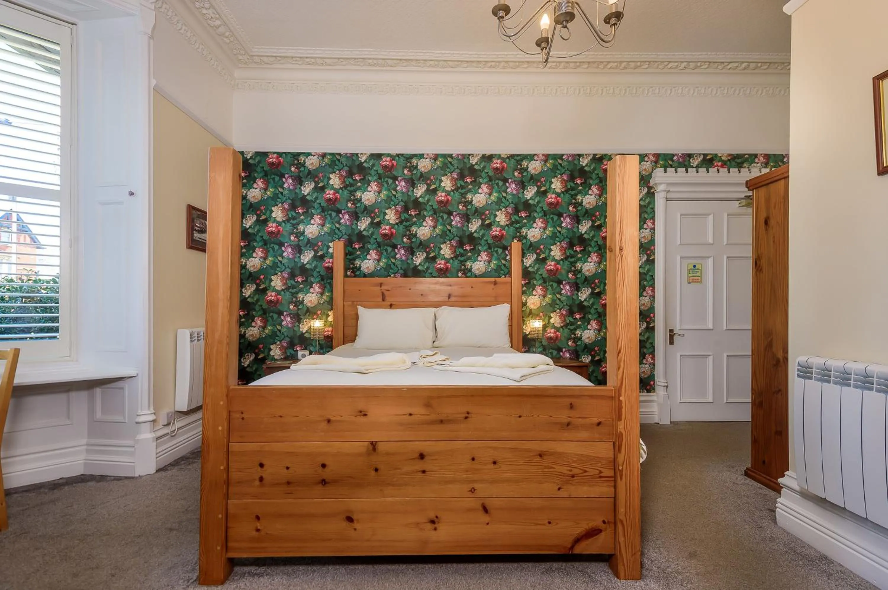 Property building, Bed in Hillcrest Whitby