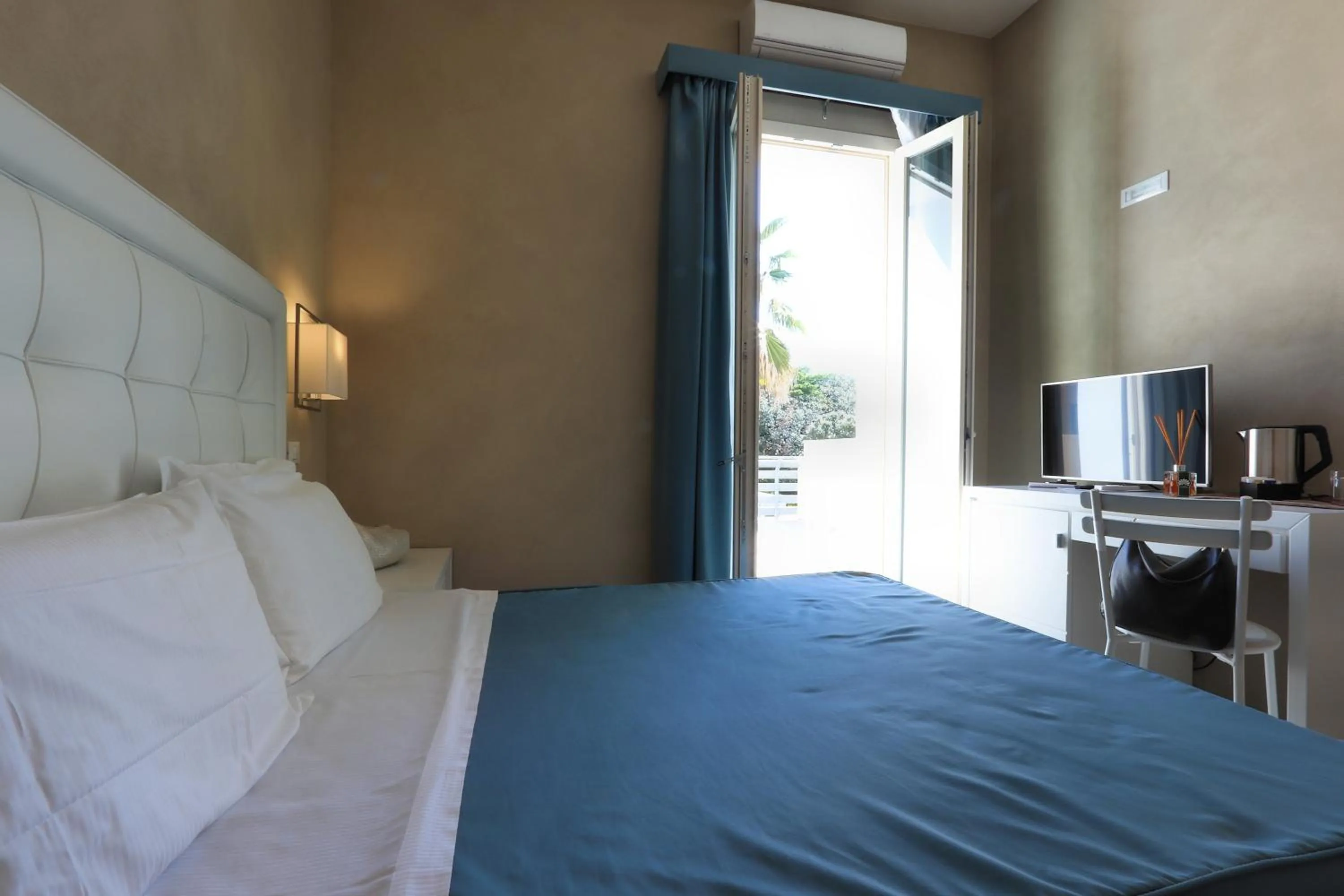 Bed in Hotel Cecina Beach