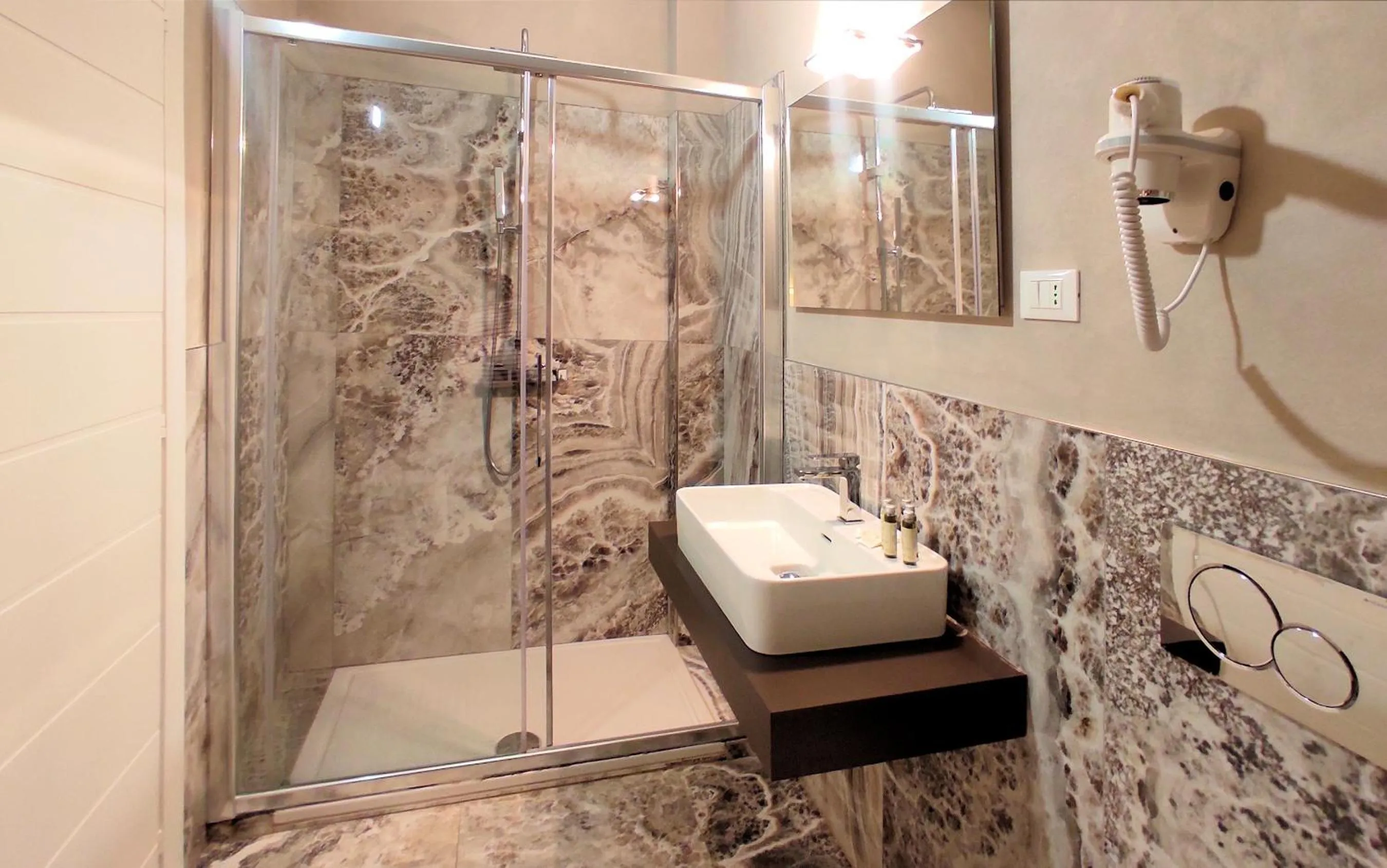 Shower in Hotel Cecina Beach