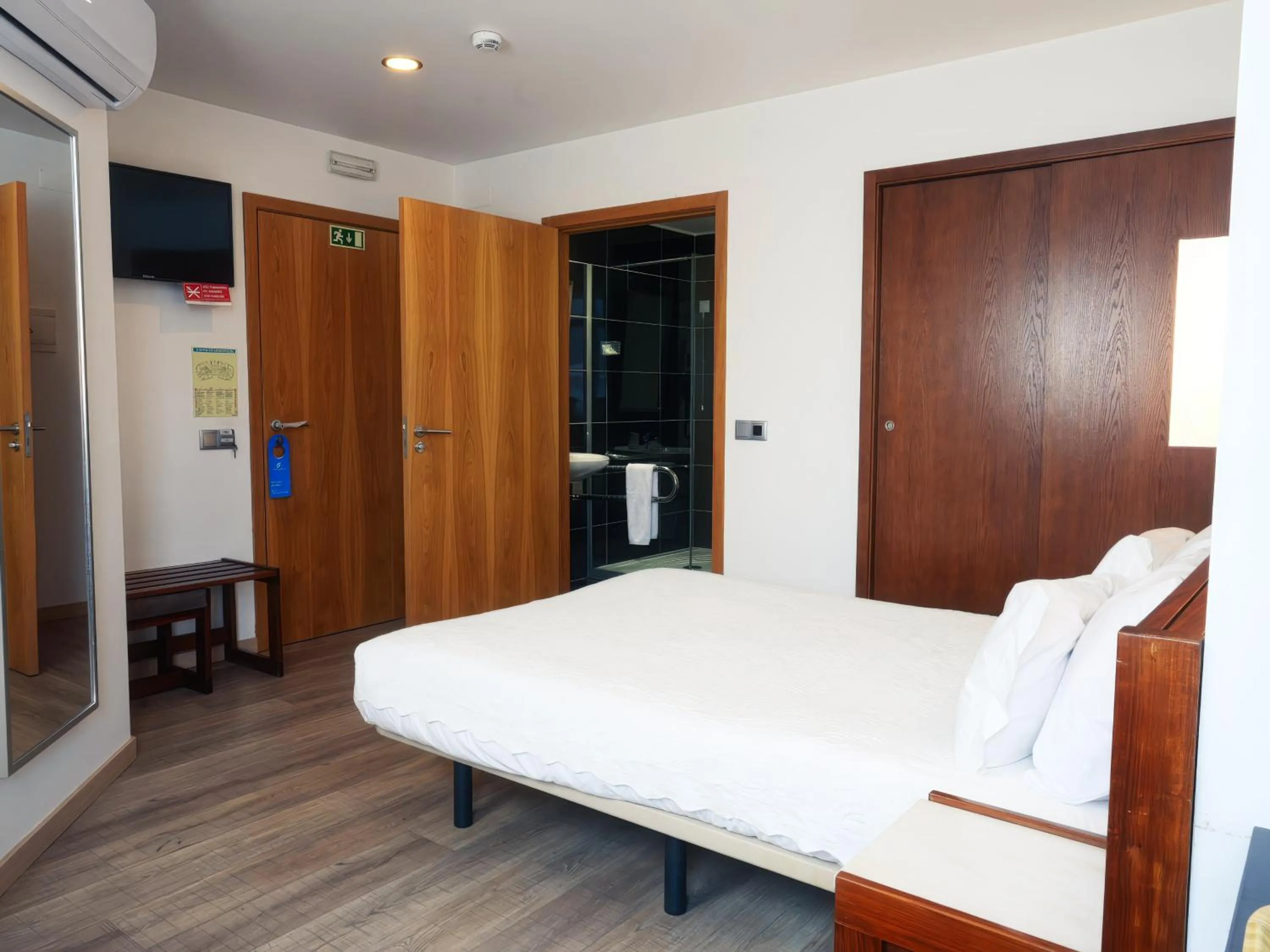 Facility for disabled guests, Bed in Hotel São Francisco