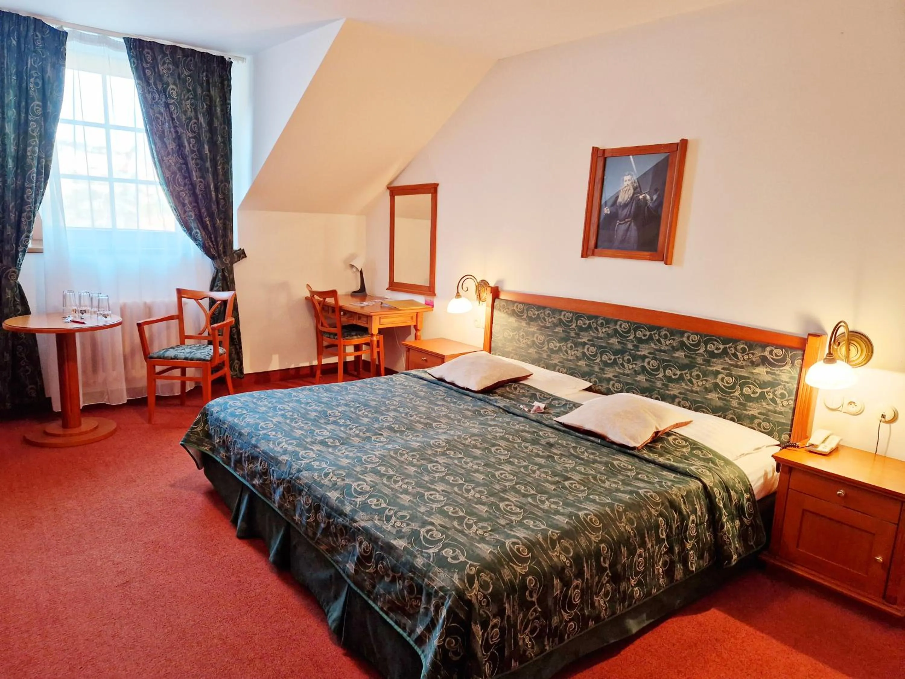 Bed in ROMANTIK HOTEL ELEONORA