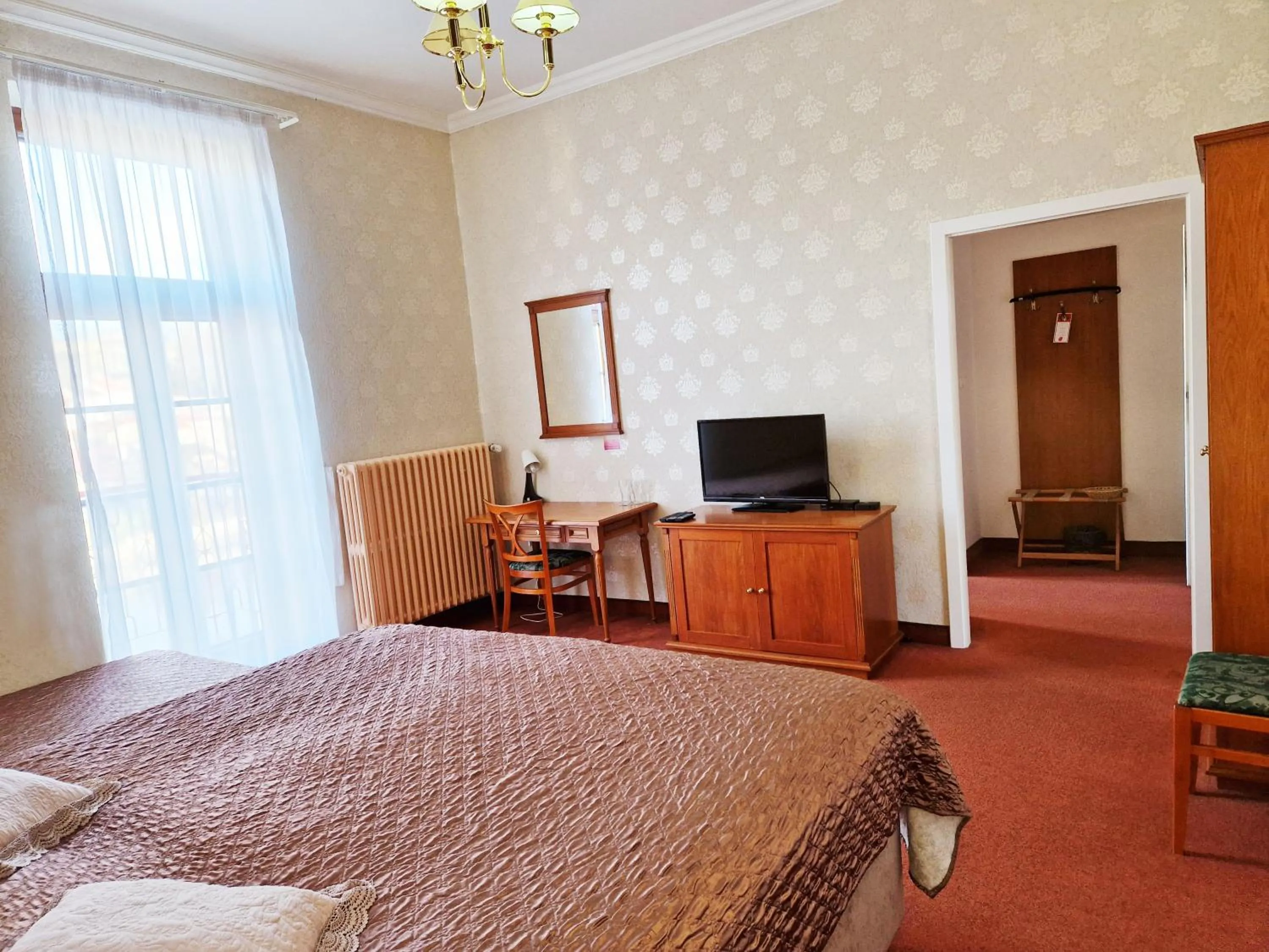 TV and multimedia, Bed in ROMANTIK HOTEL ELEONORA