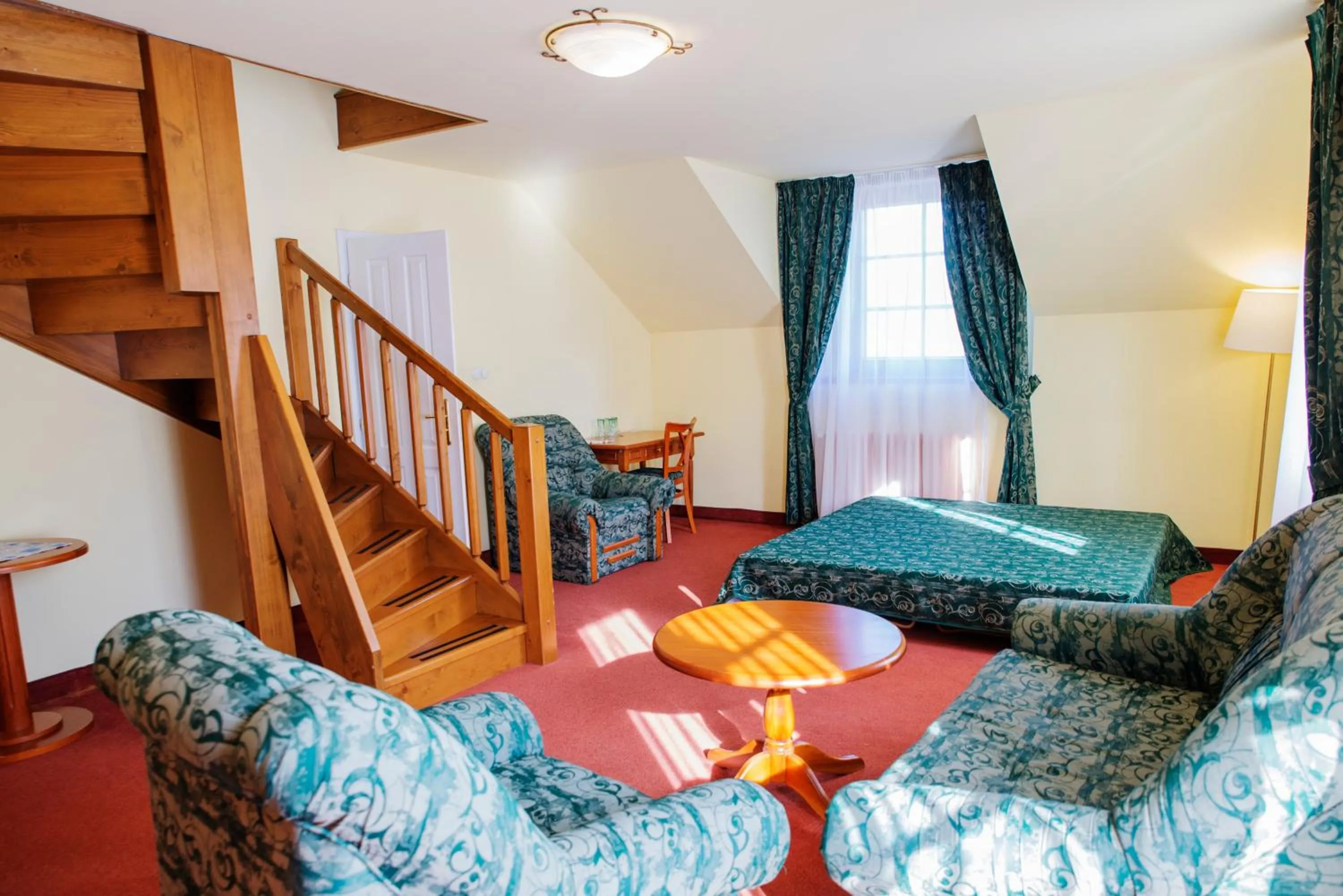 Living room, Bed in ROMANTIK HOTEL ELEONORA