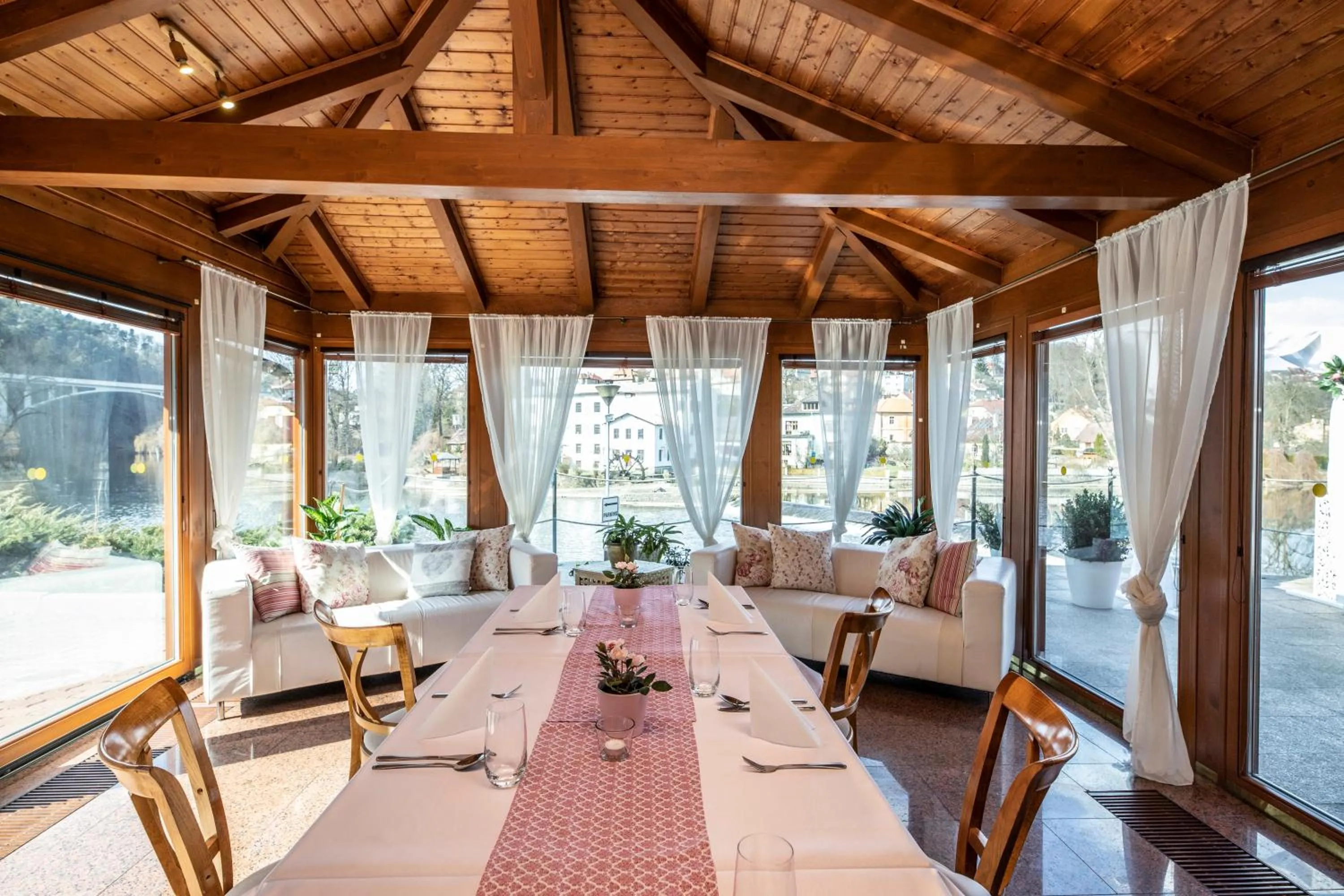 Restaurant/places to eat in ROMANTIK HOTEL ELEONORA