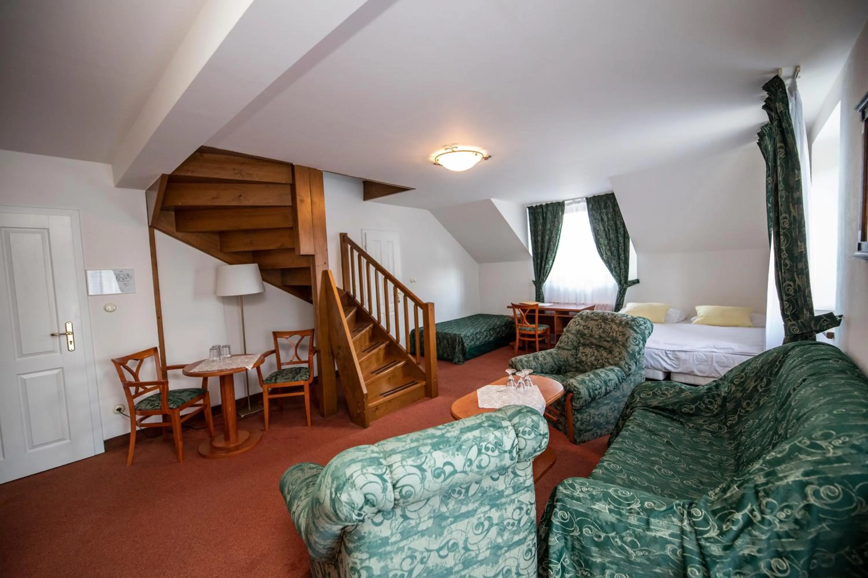 Living room, Bed in ROMANTIK HOTEL ELEONORA