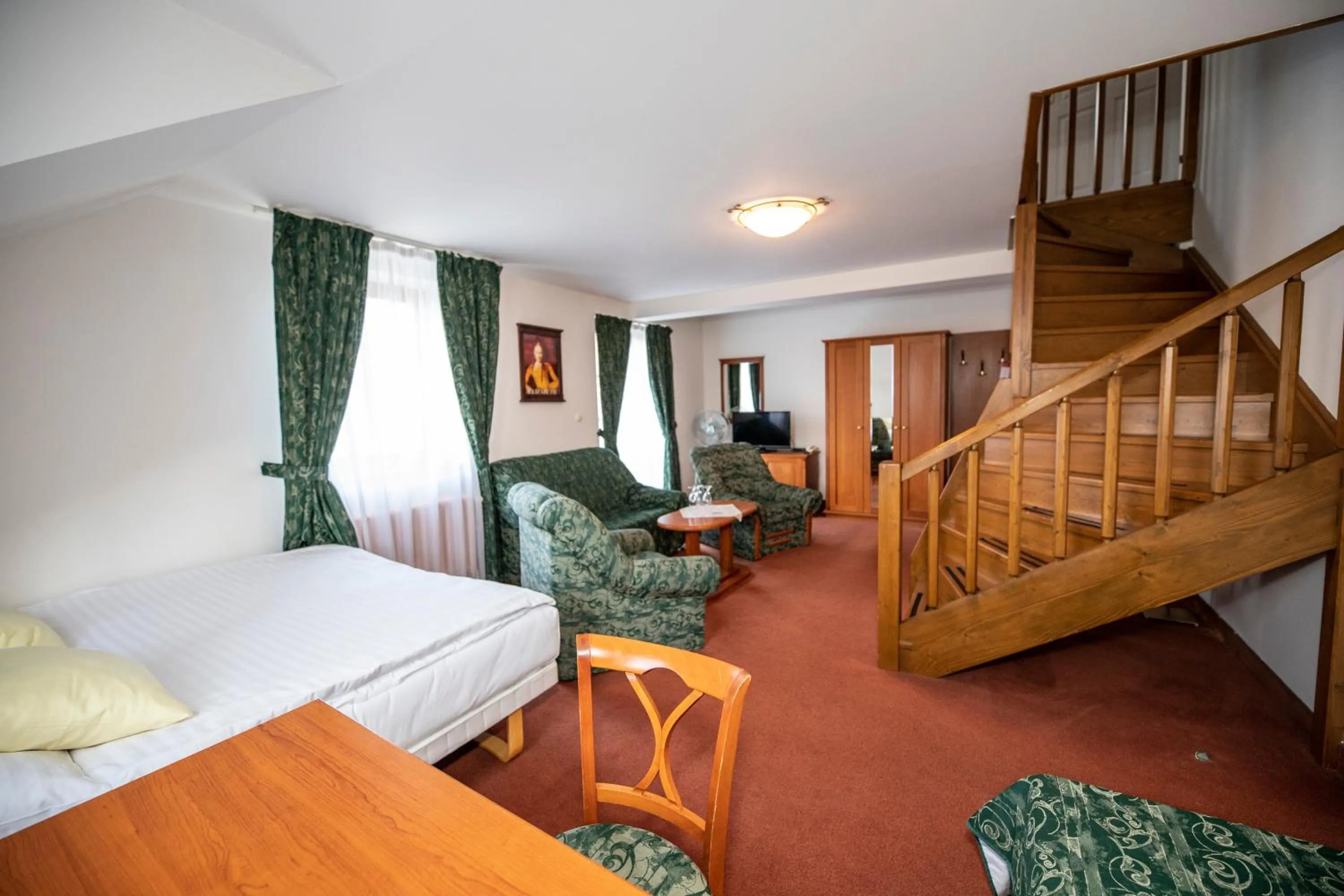 Living room, Bed in ROMANTIK HOTEL ELEONORA