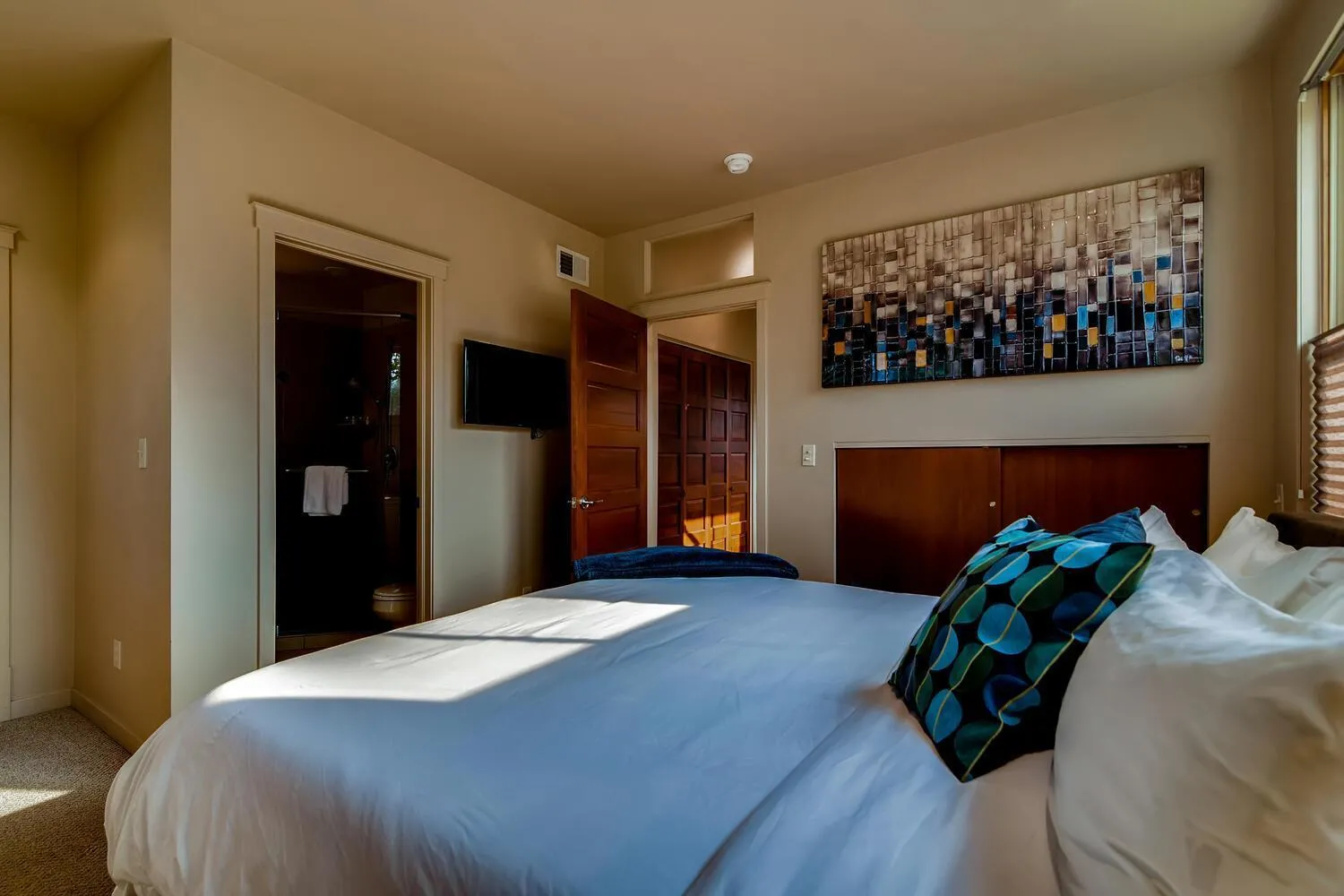 Bed in Old Town Loft Oasis with Amazing Rooftop Deck!