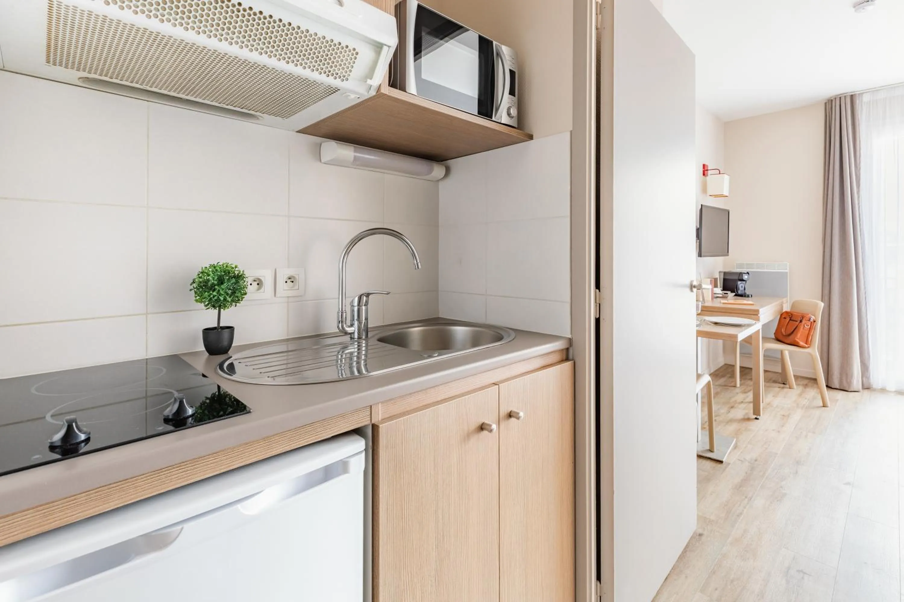 Kitchen or kitchenette in Appart'City Confort Cherbourg