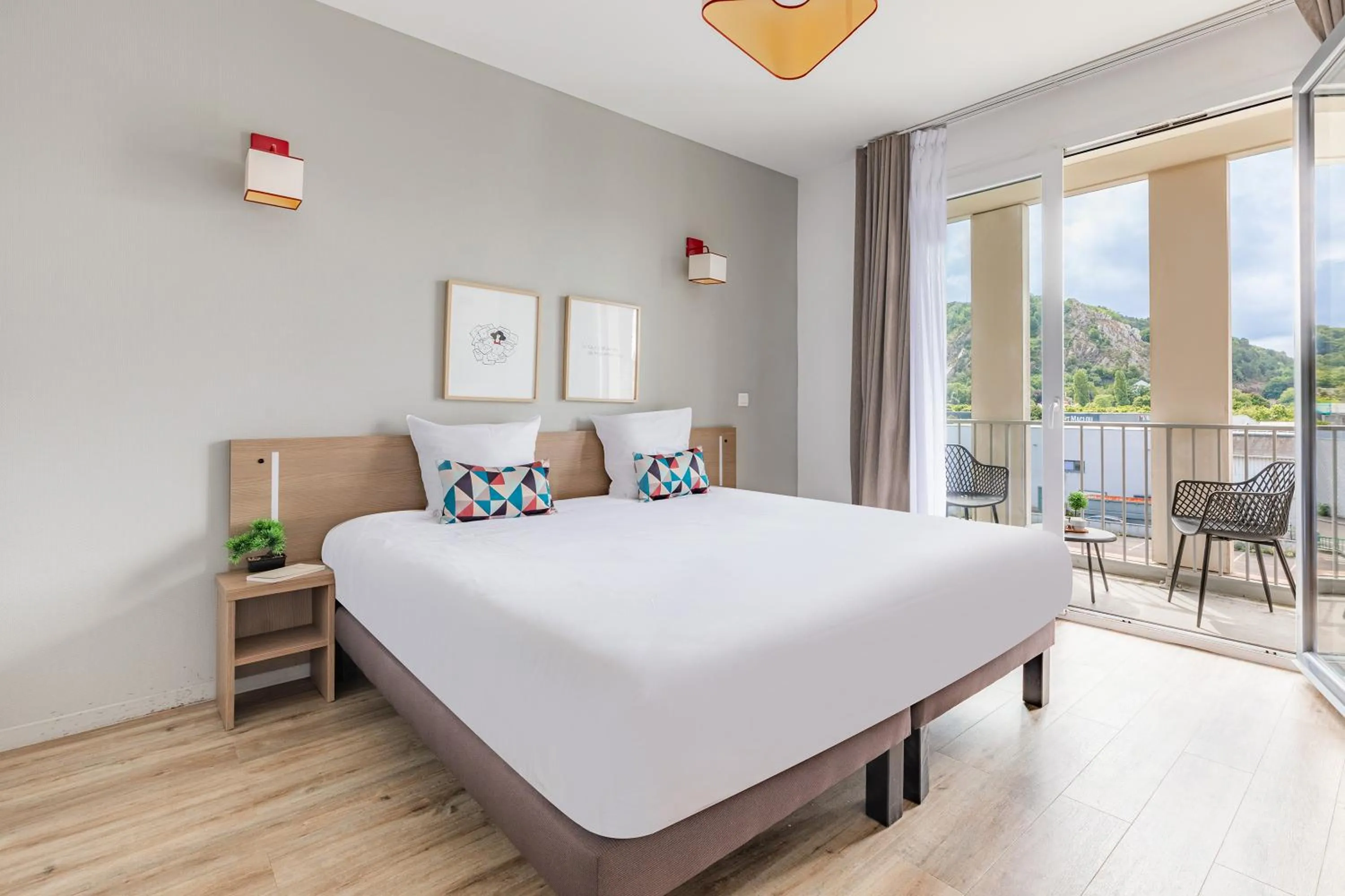 Bed in Appart'City Confort Cherbourg