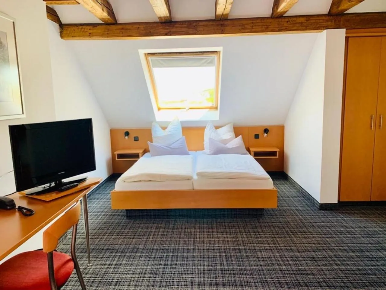 Photo of the whole room, Bed in City Hotel