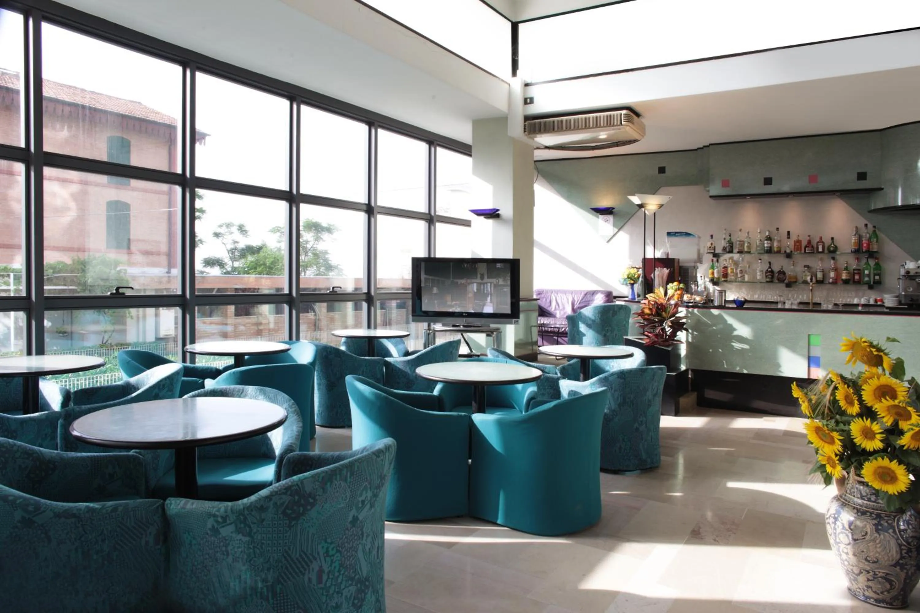 Lounge or bar in Hotel Acropolis