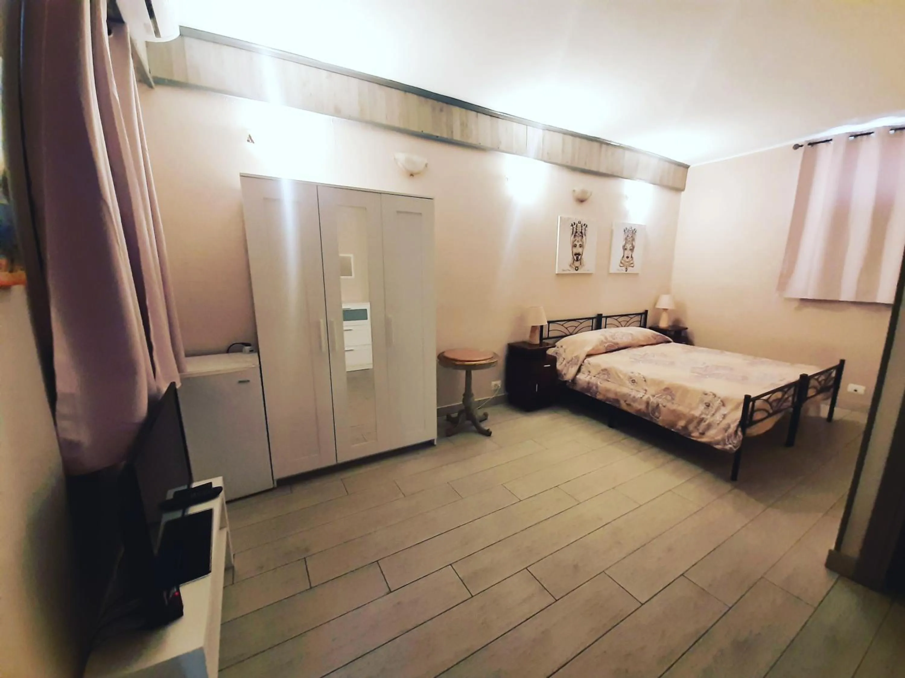 Photo of the whole room, Bed in San Nicolò House