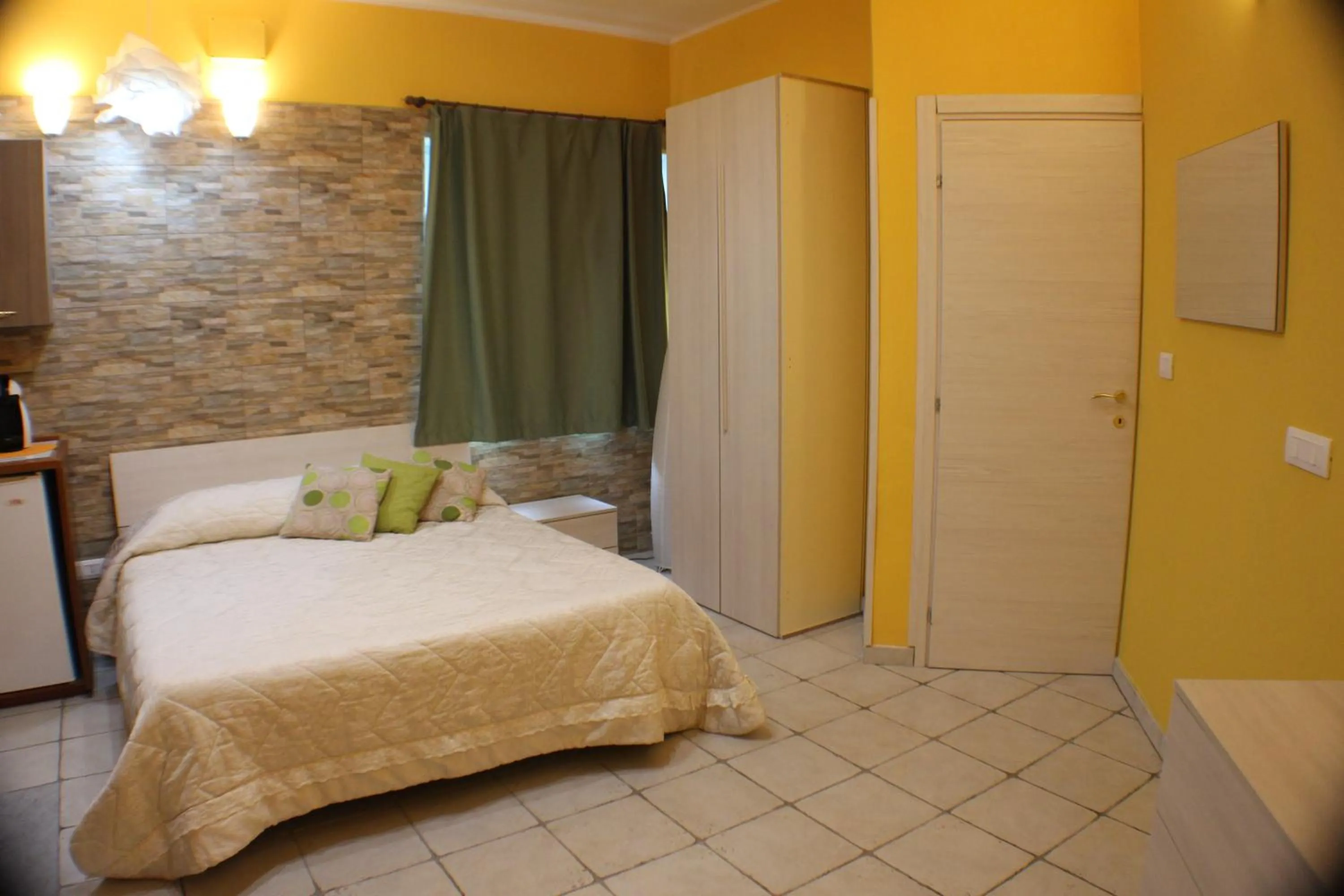 Photo of the whole room, Bed in San Nicolò House