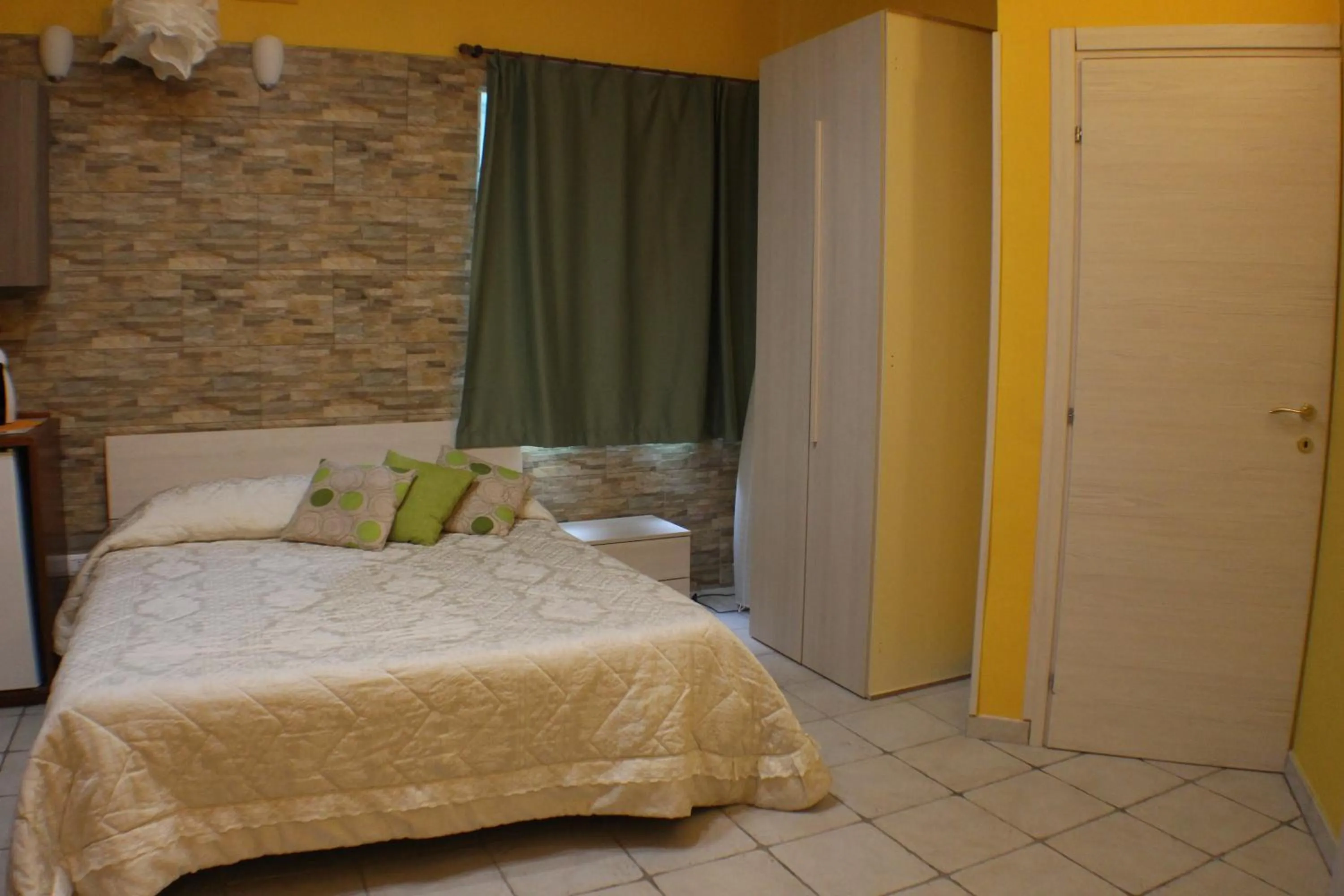 Photo of the whole room, Bed in San Nicolò House