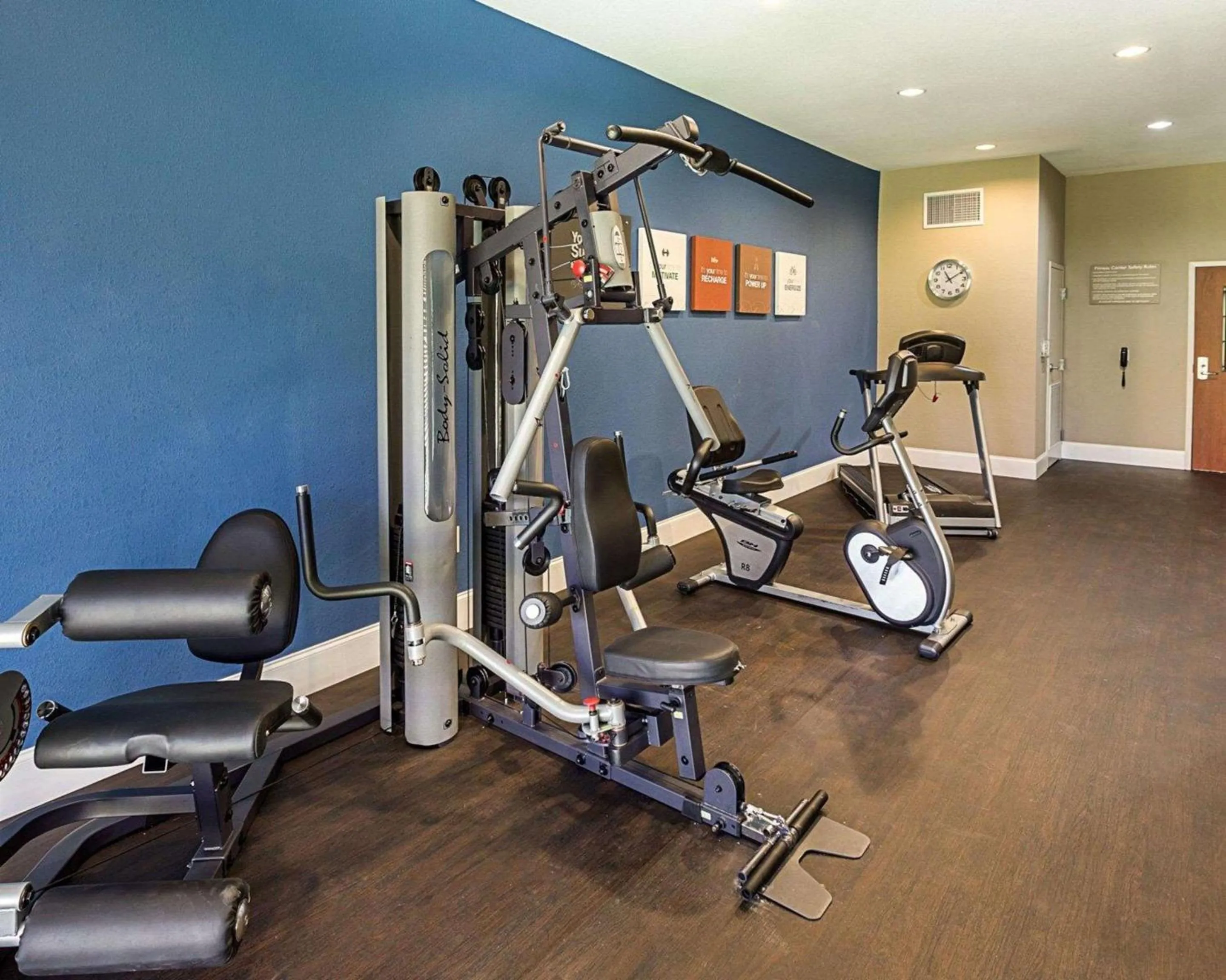 Fitness centre/facilities in Comfort Suites near Tanger Outlet Mall