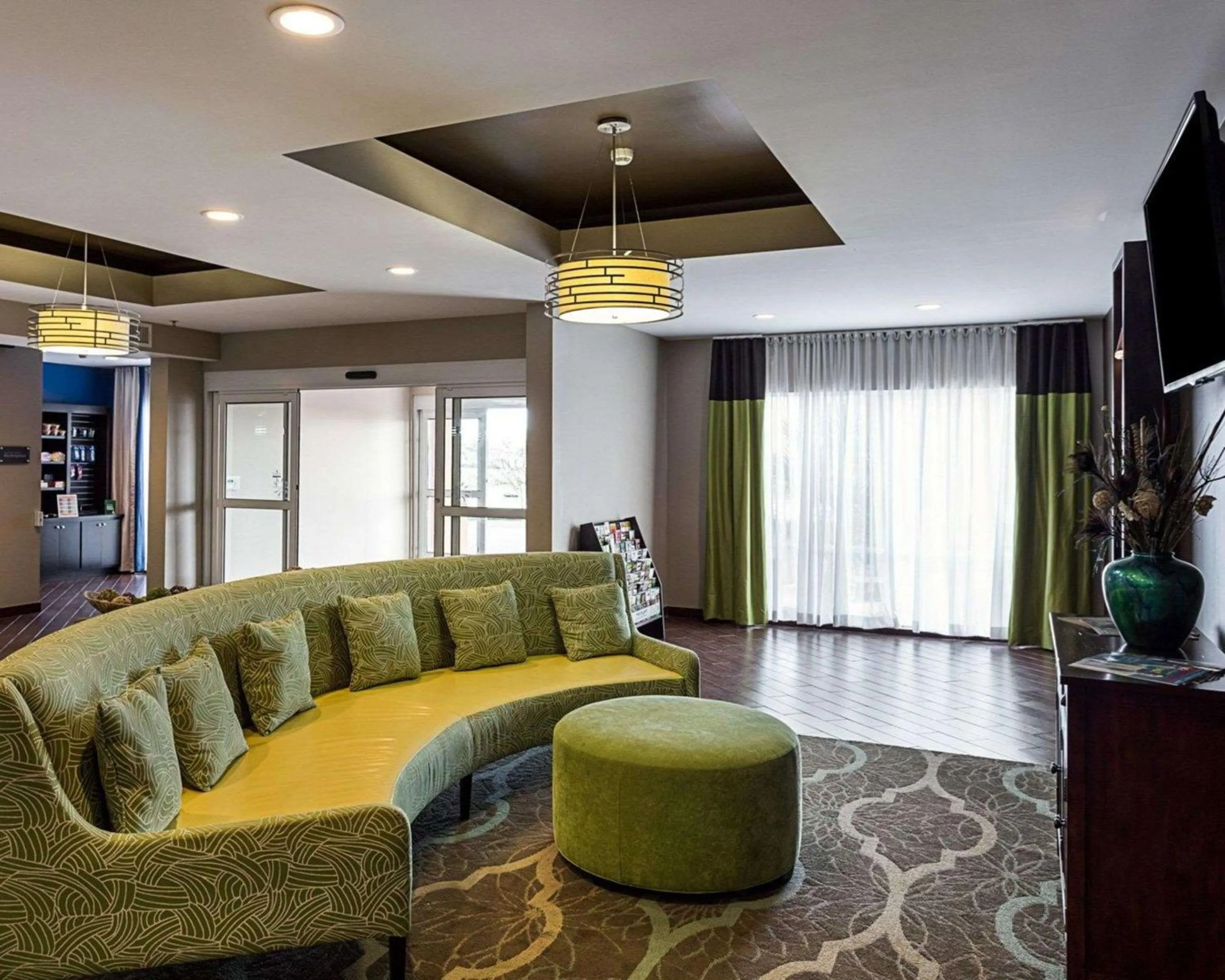 Lobby or reception in Comfort Suites near Tanger Outlet Mall