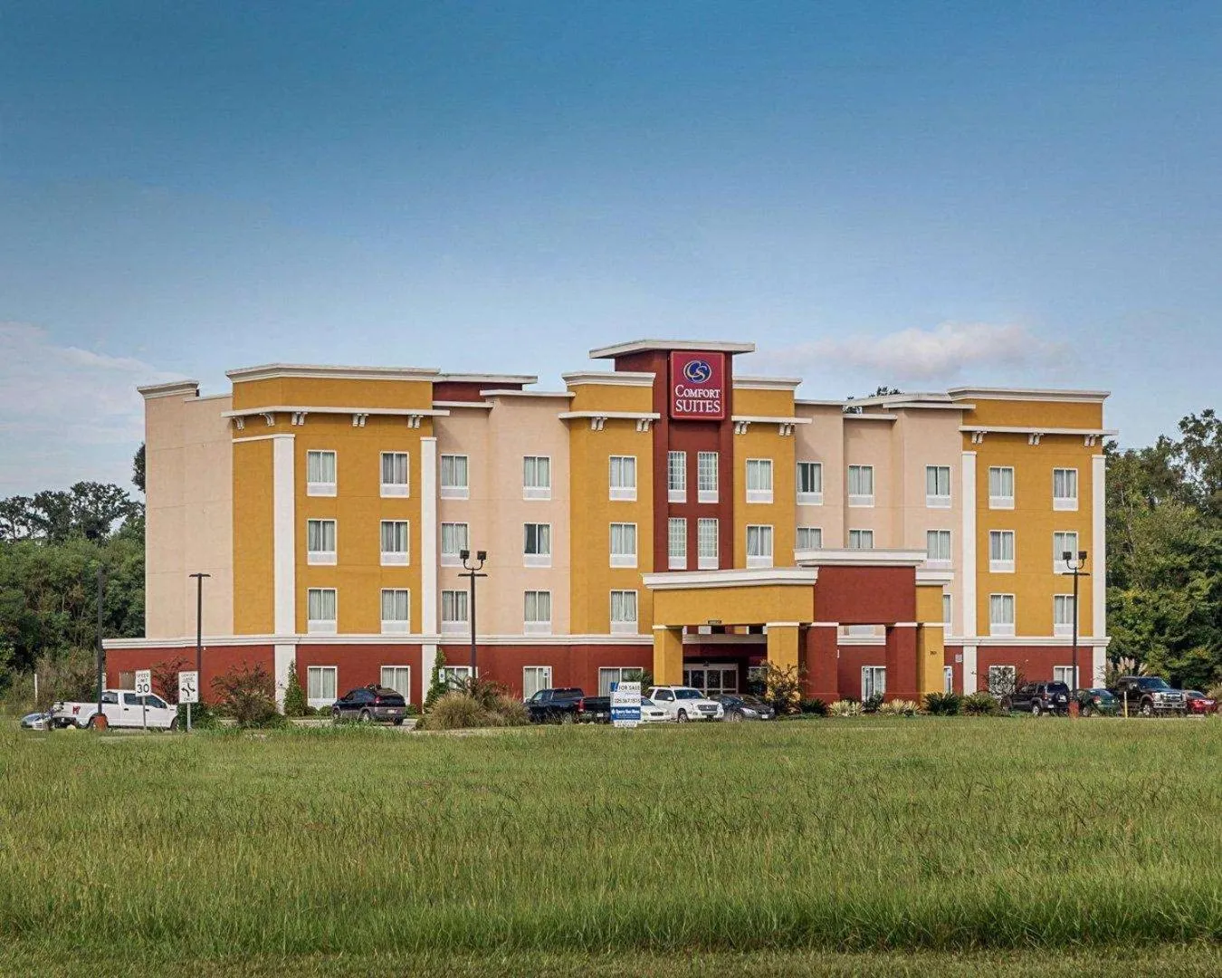 Property building in Comfort Suites near Tanger Outlet Mall