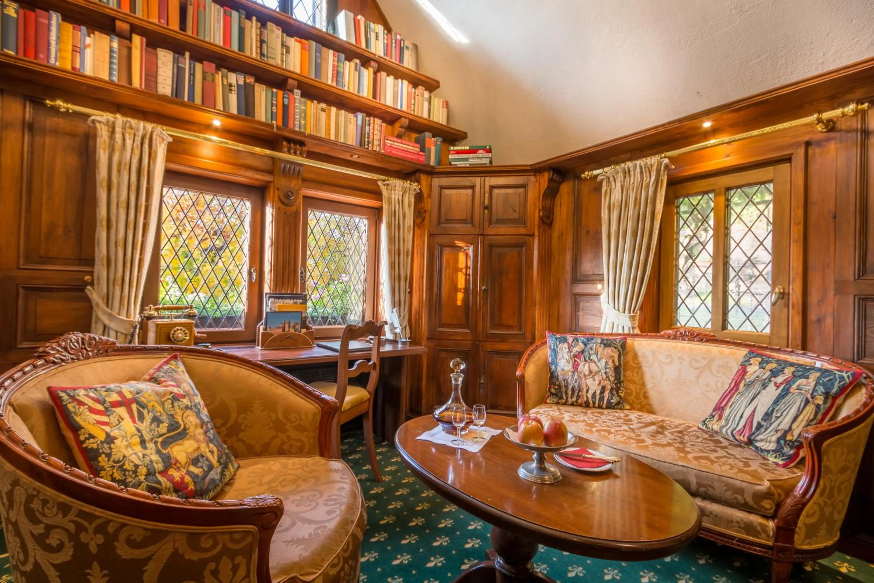 Seating area in Burghotel auf Schönburg