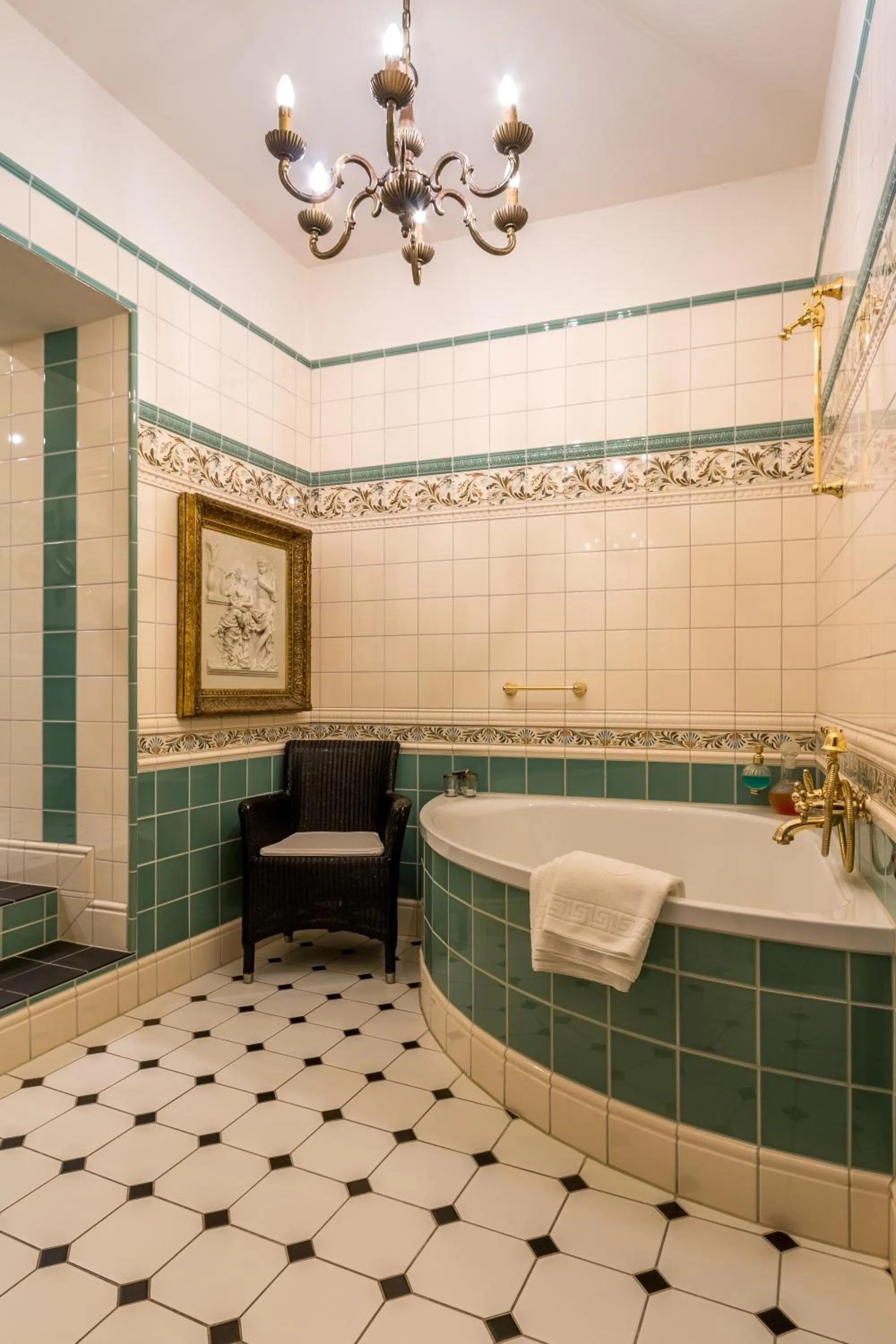 Bathroom in Burghotel auf Schönburg