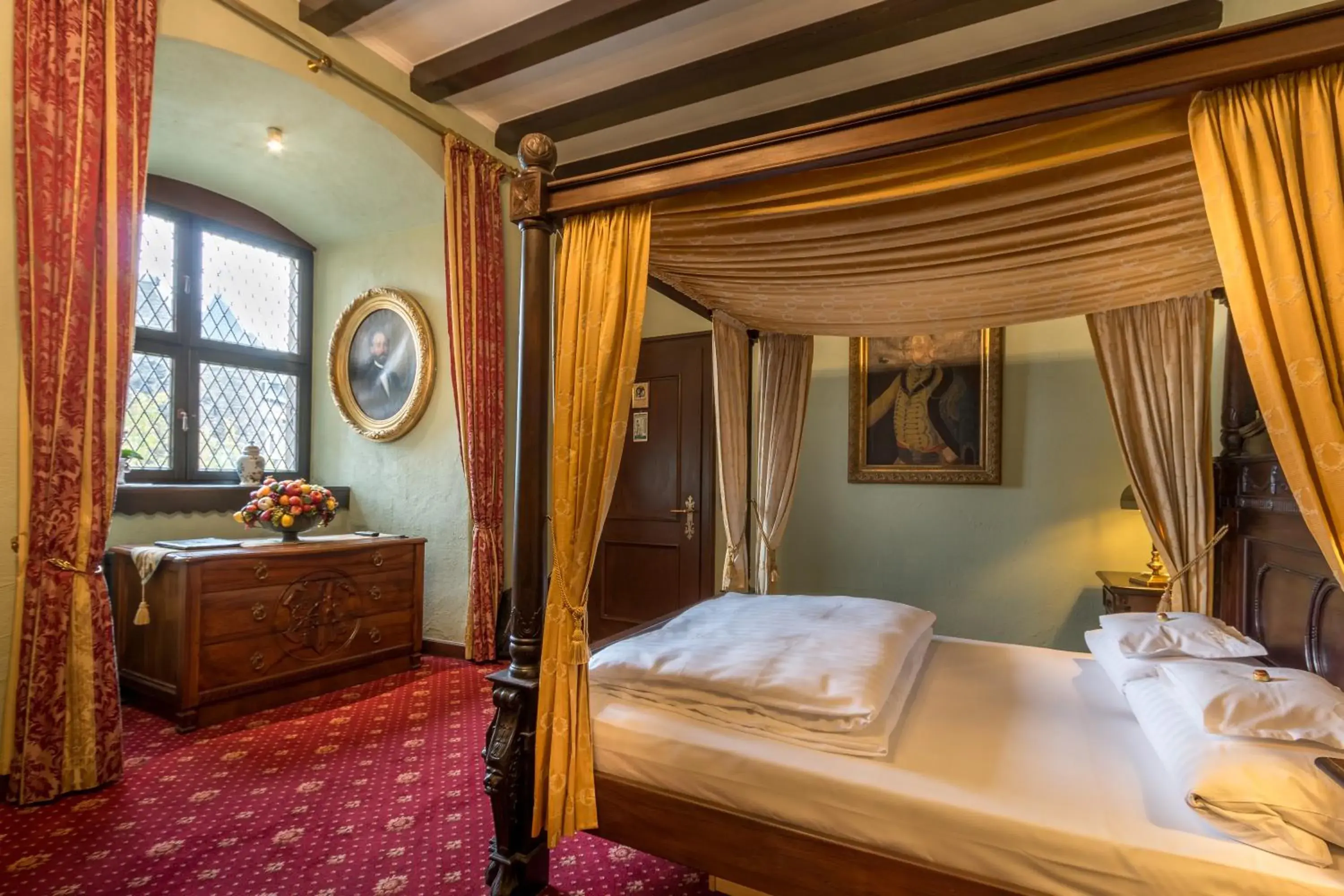 Queen Suite in Burghotel auf Schönburg Queen Suite in Burghotel auf Schönburg