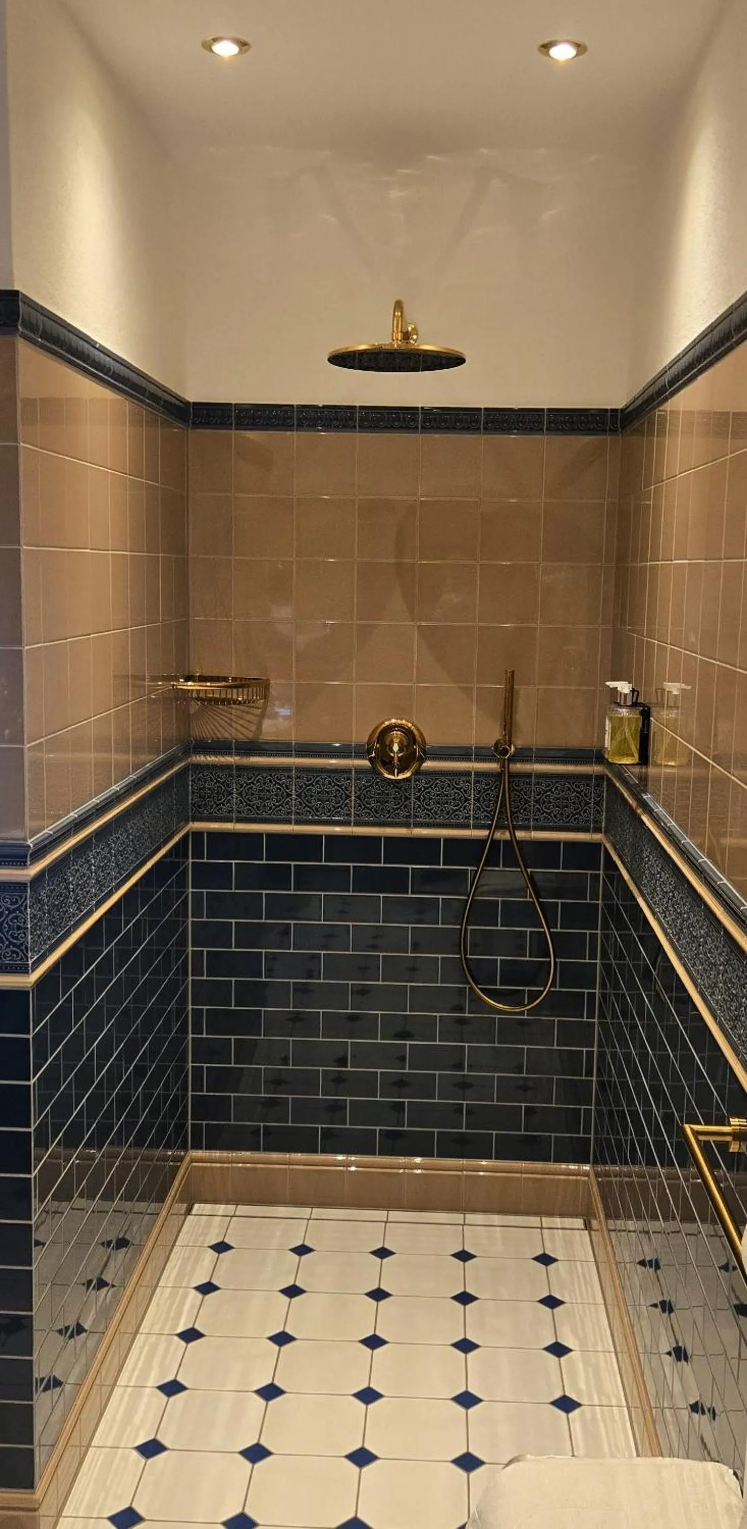 Shower in Burghotel auf Schönburg