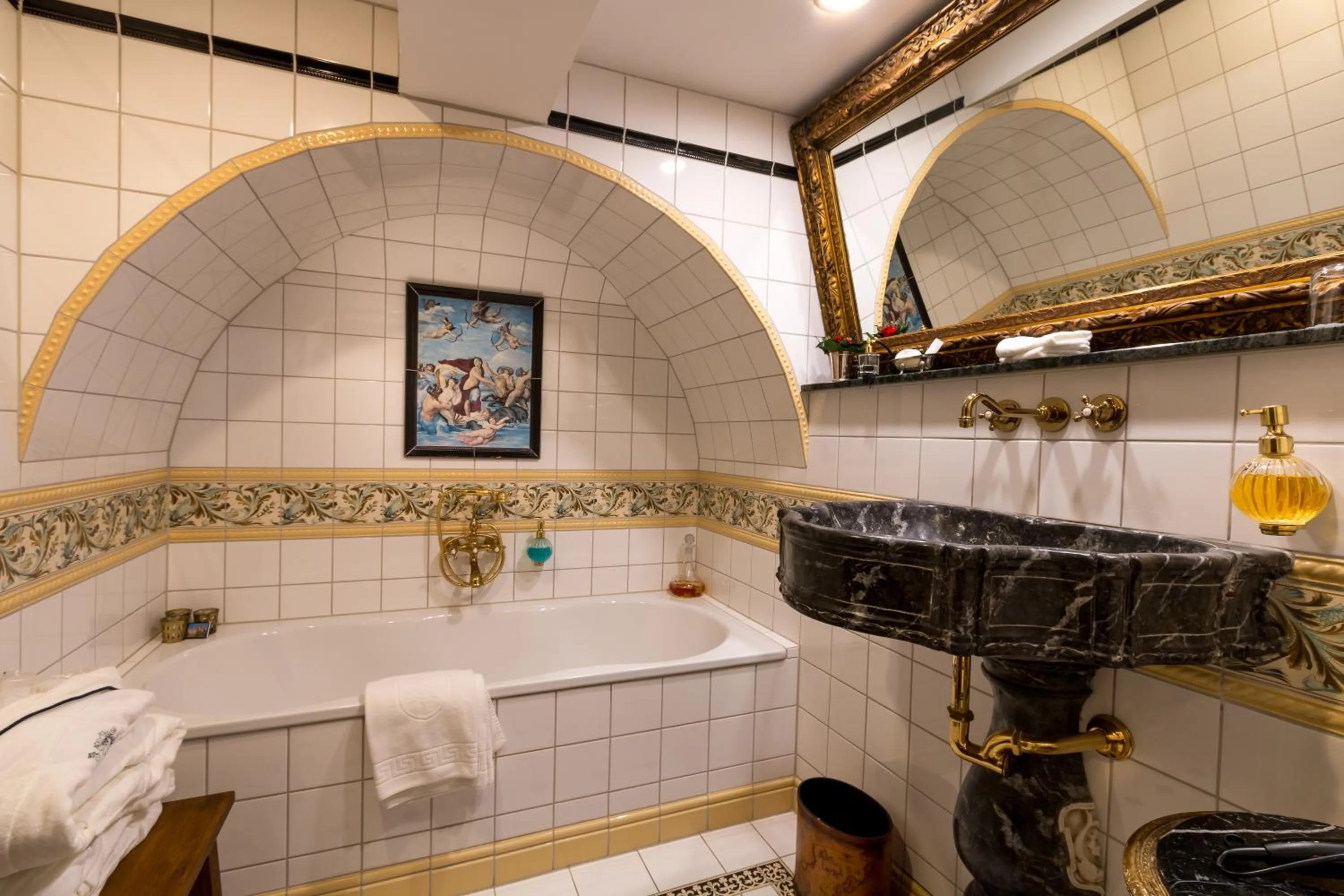 Bathroom in Burghotel auf Schönburg