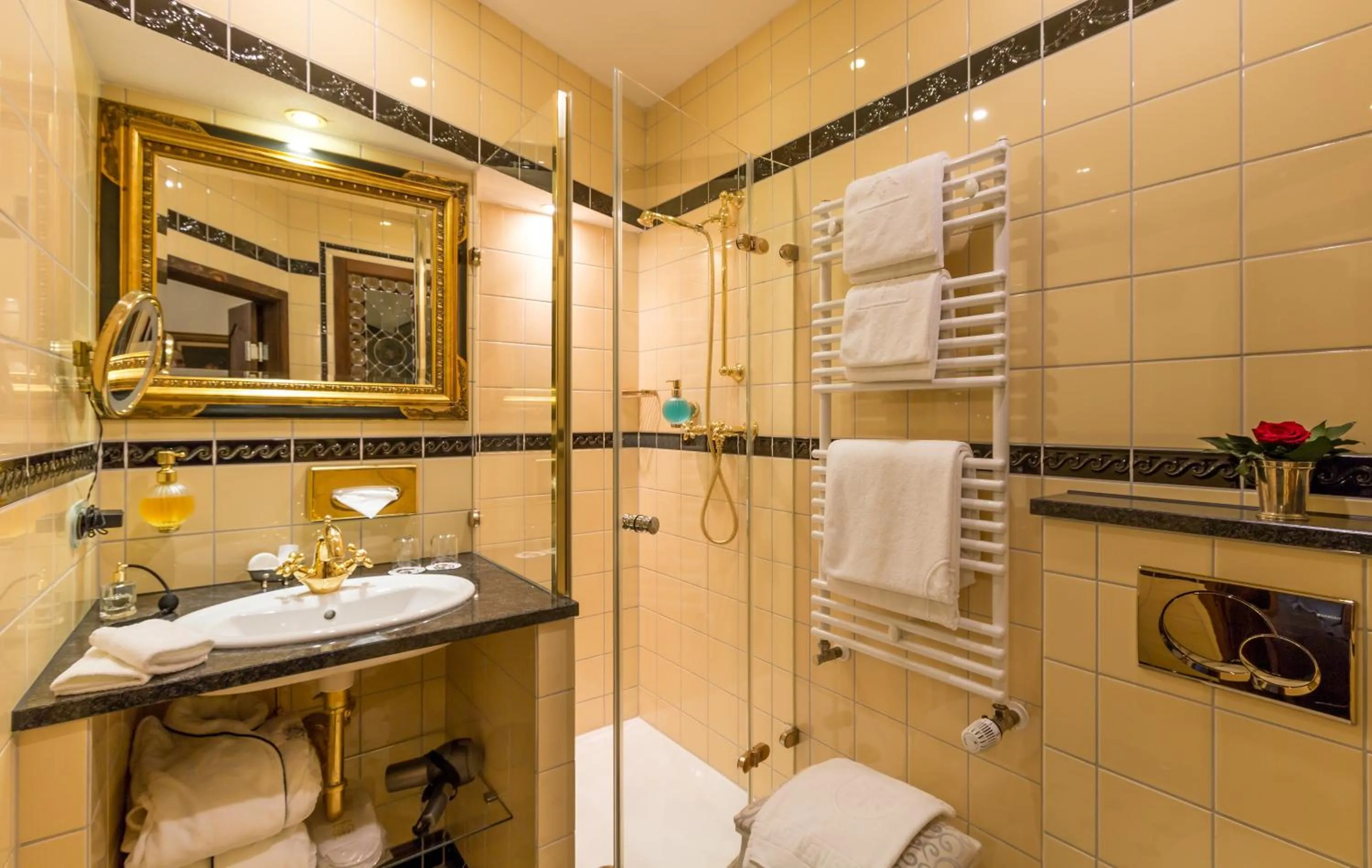 Bathroom in Burghotel auf Schönburg