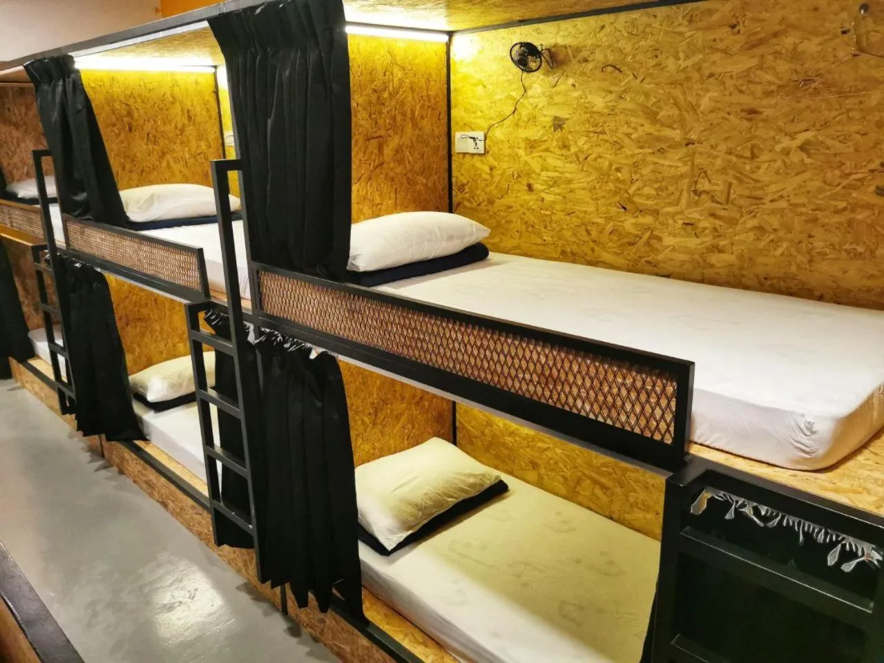 Bed in 8-Bed Mixed Dormitory Room in The Cocoon Capsule Hotel