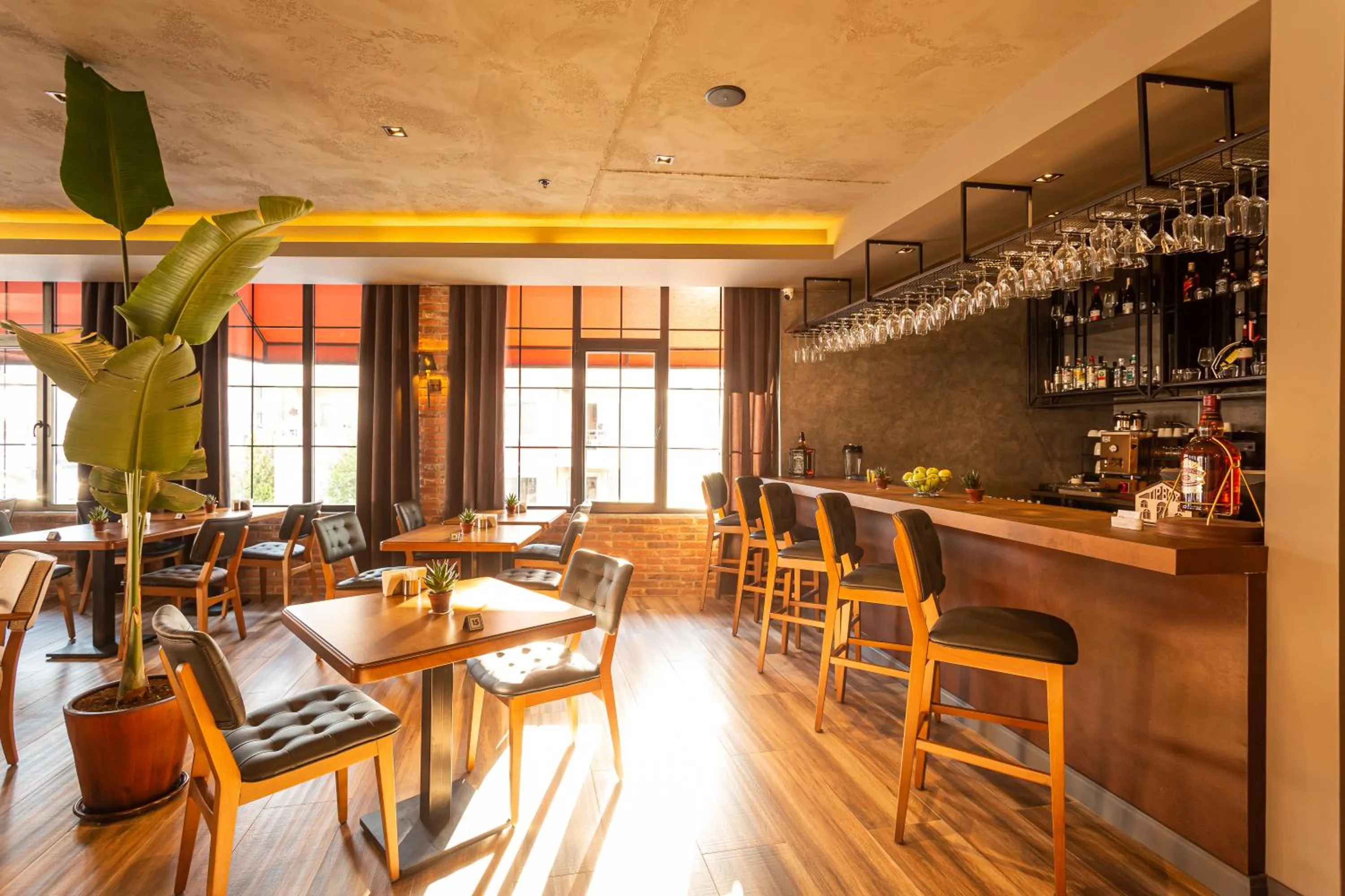 Restaurant/places to eat in Levor Hotel