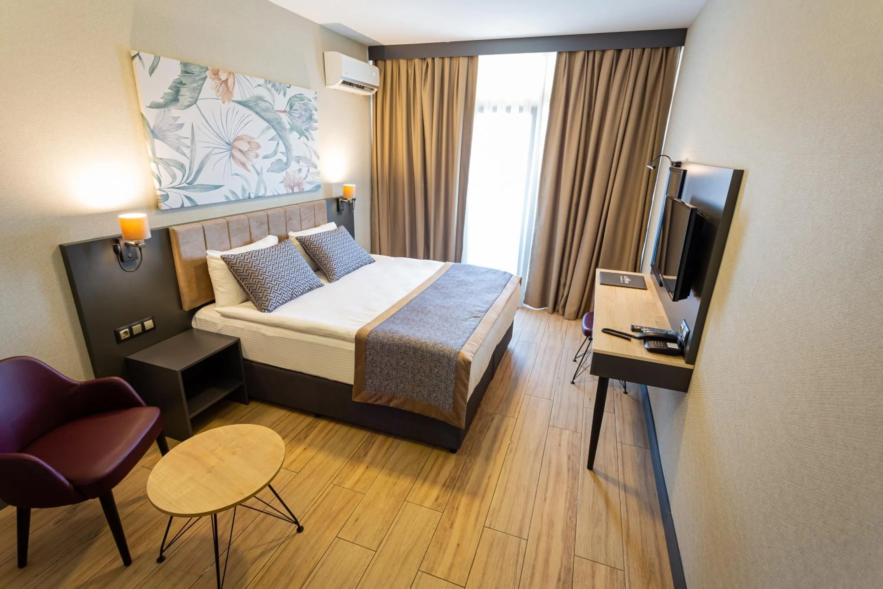 Photo of the whole room, Bed in Levor Hotel