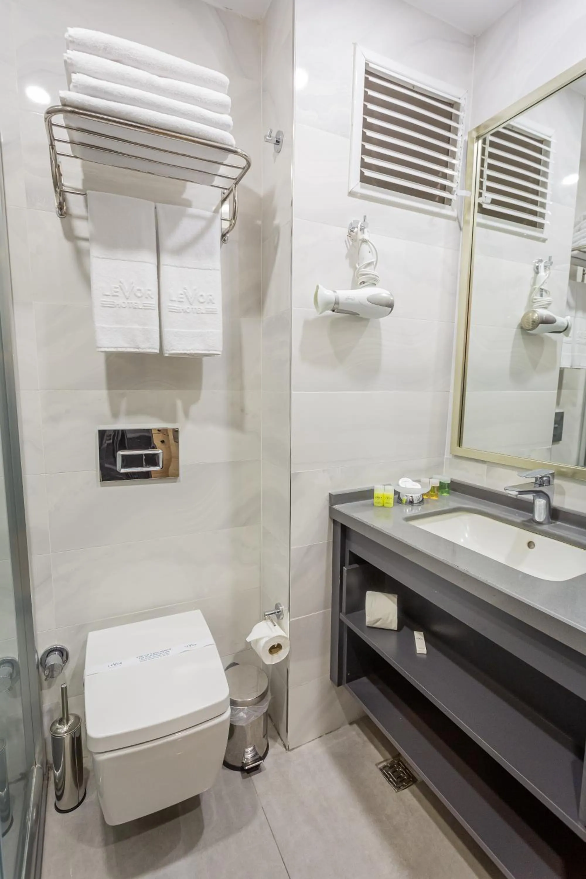 Bathroom in Levor Hotel