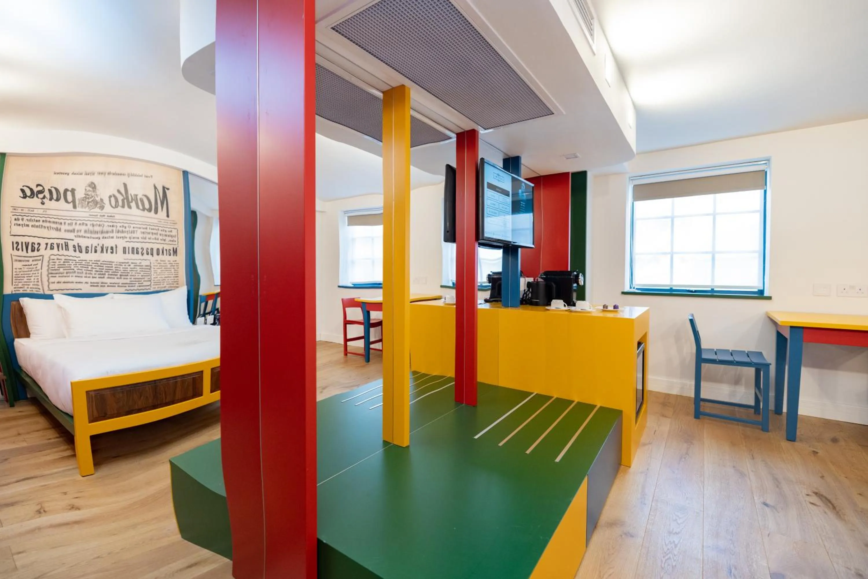 Bed in Limehouse Library Hotel