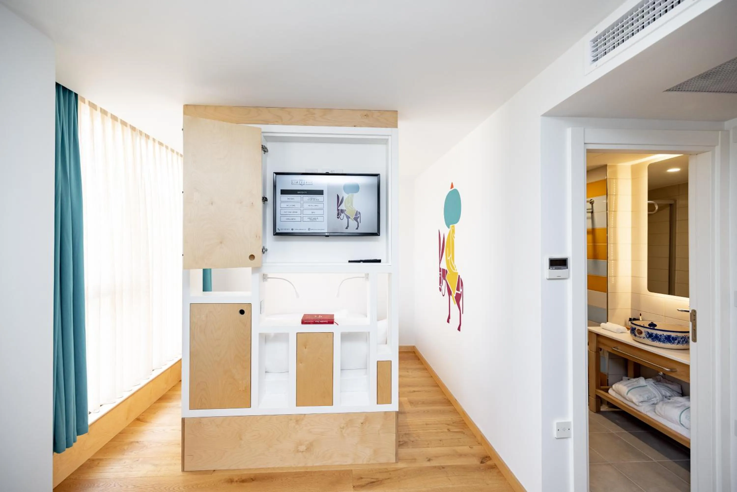 Bed in Limehouse Library Hotel