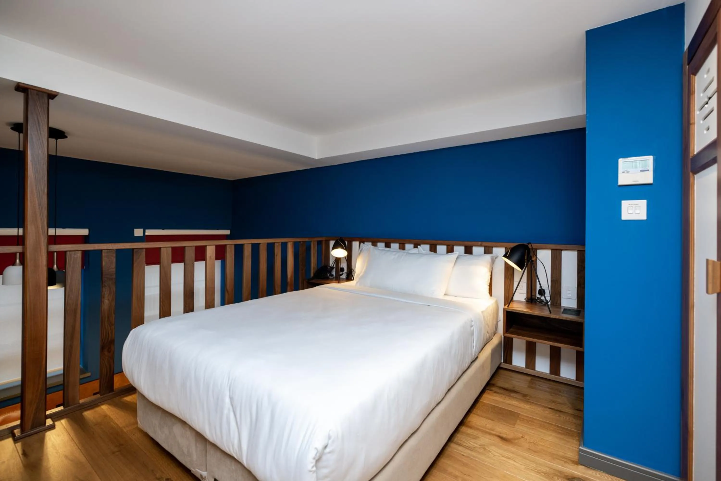 Bed in Limehouse Library Hotel