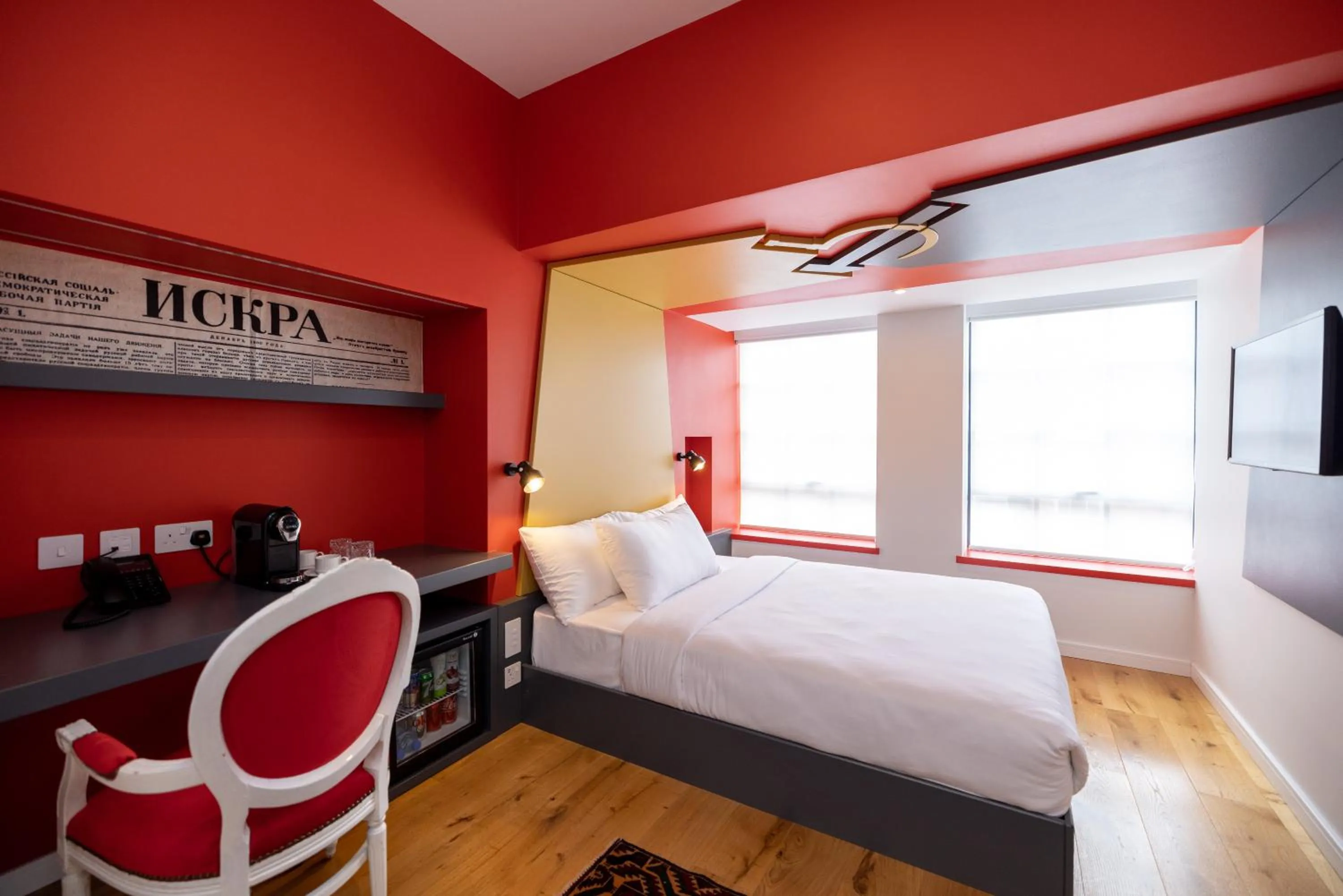 Bed in Limehouse Library Hotel