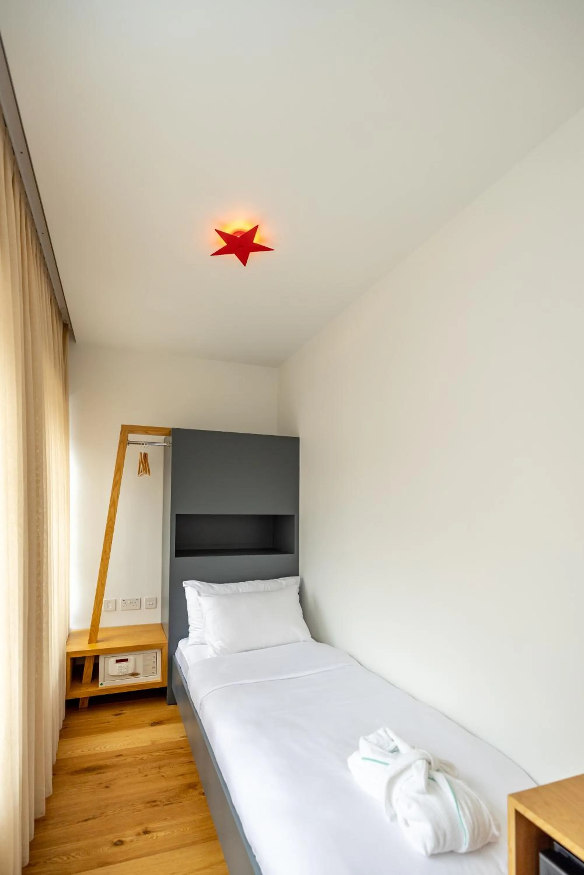 Bed in Limehouse Library Hotel