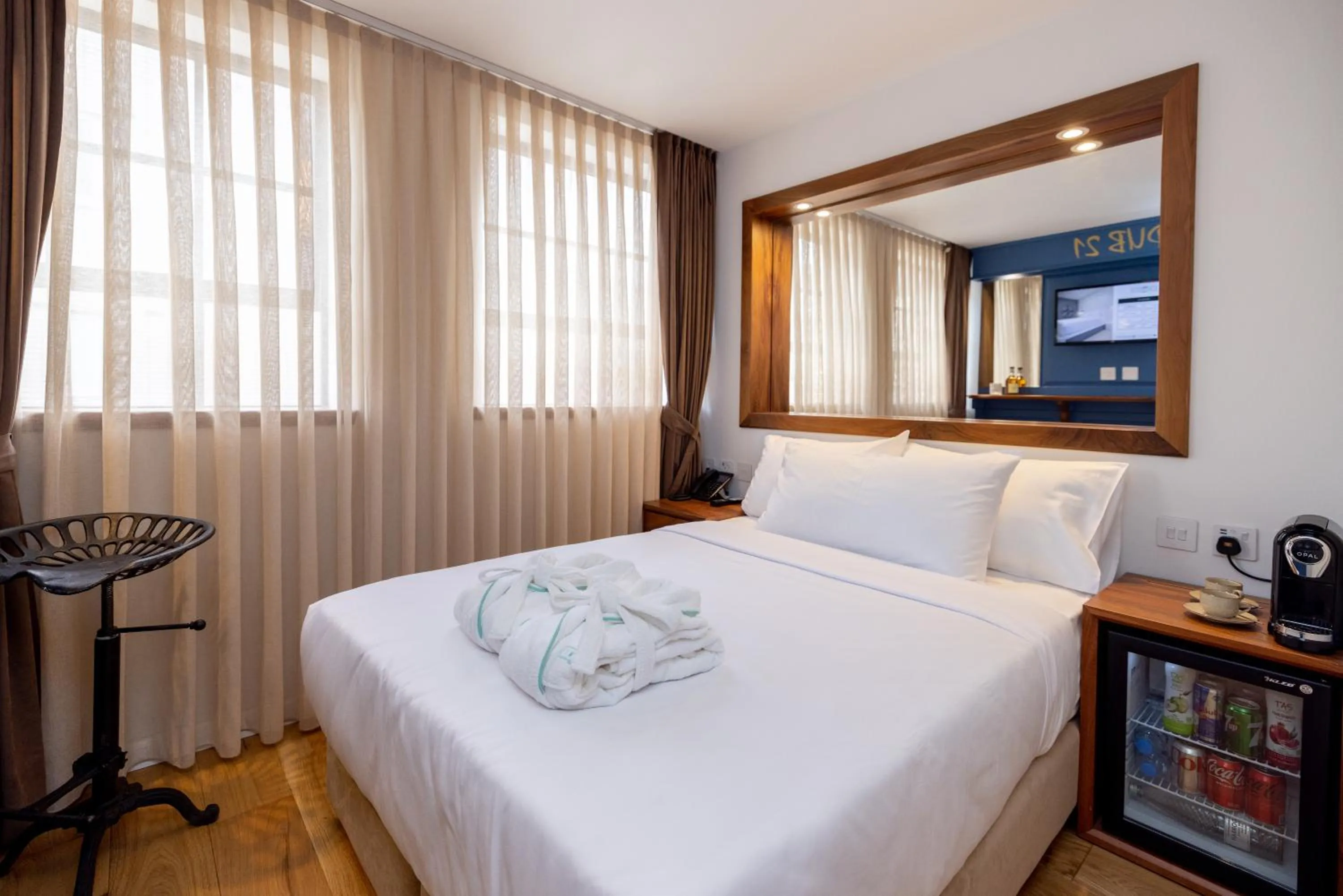 Bed in Limehouse Library Hotel