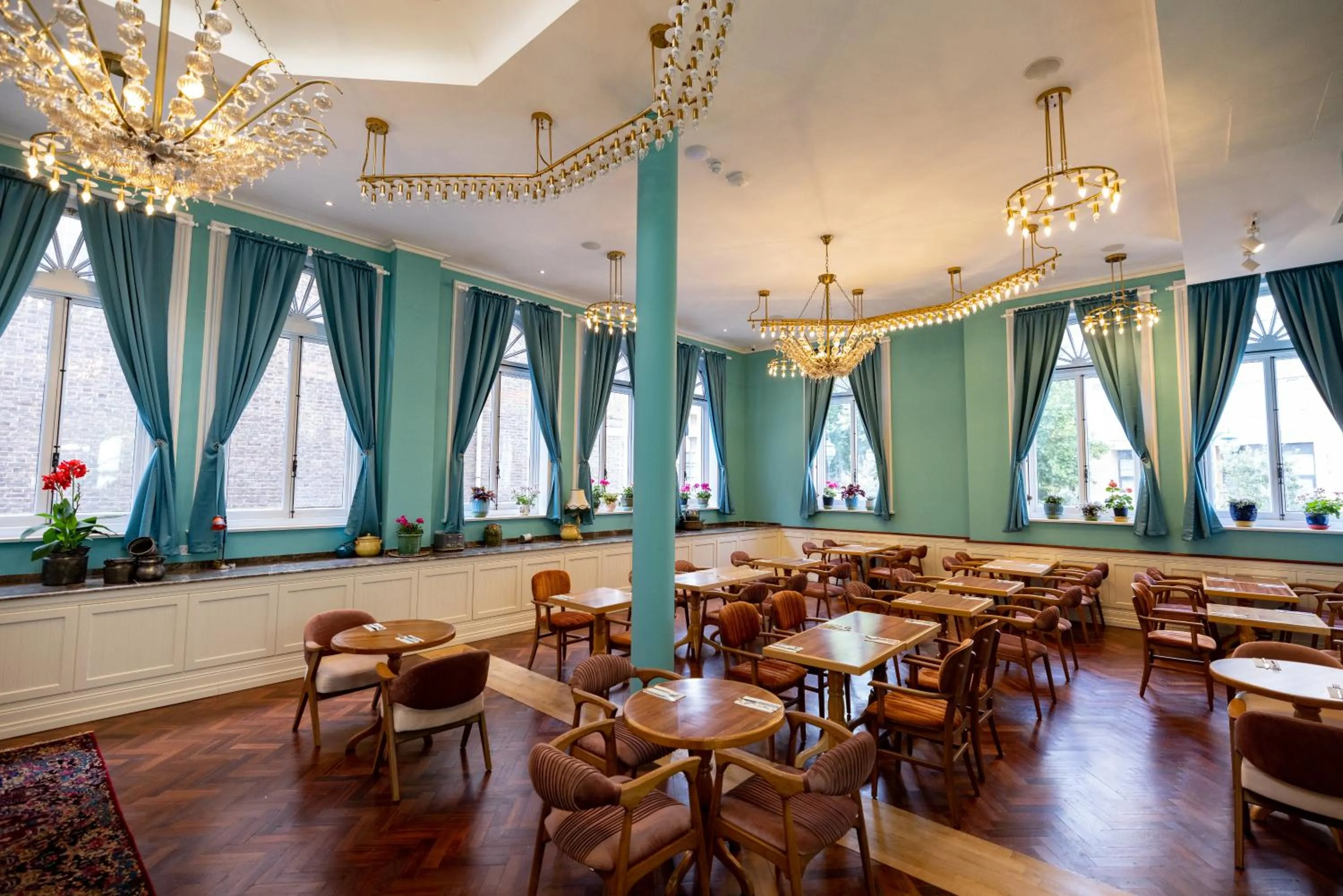 Restaurant/places to eat in Limehouse Library Hotel