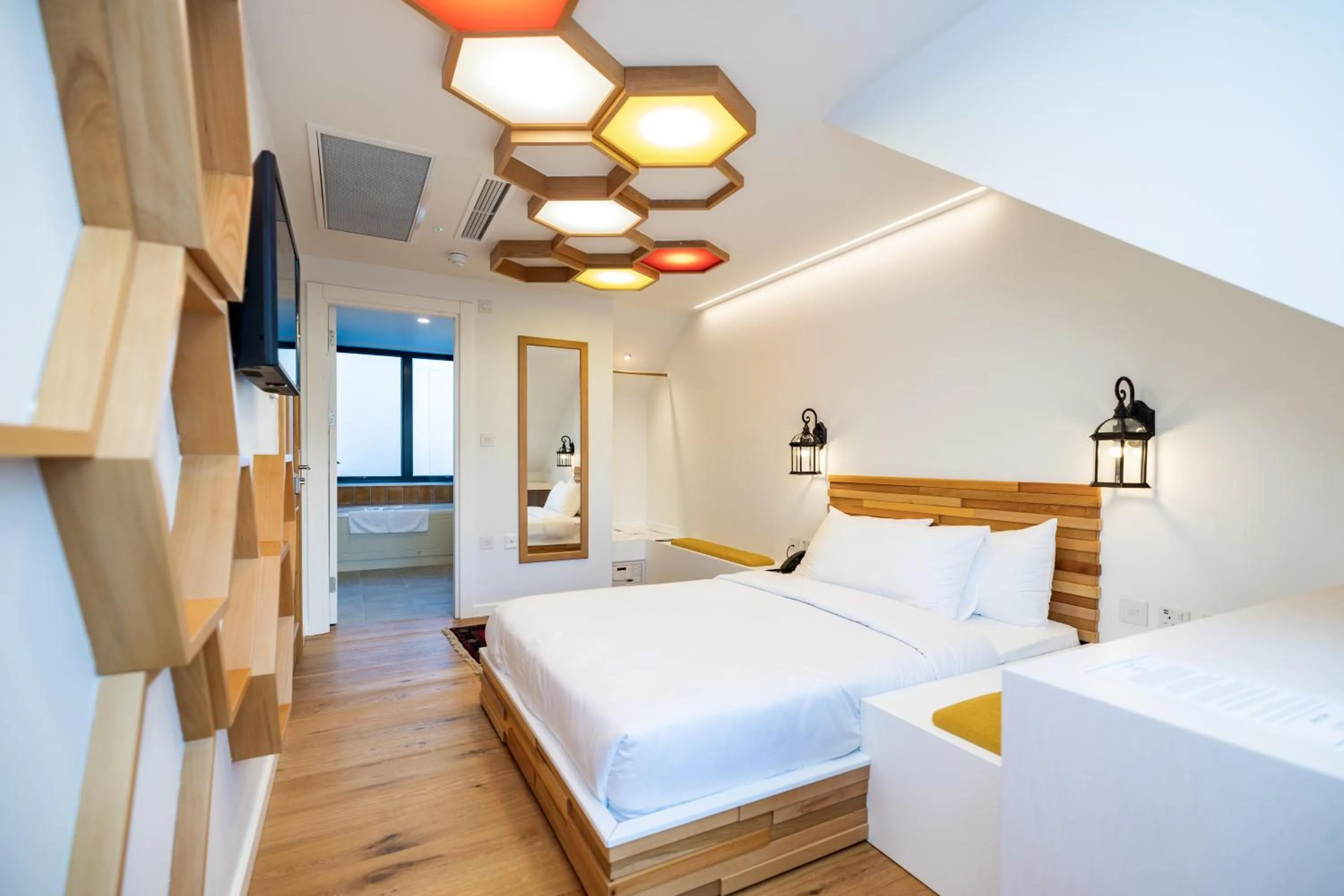 Bed in Limehouse Library Hotel