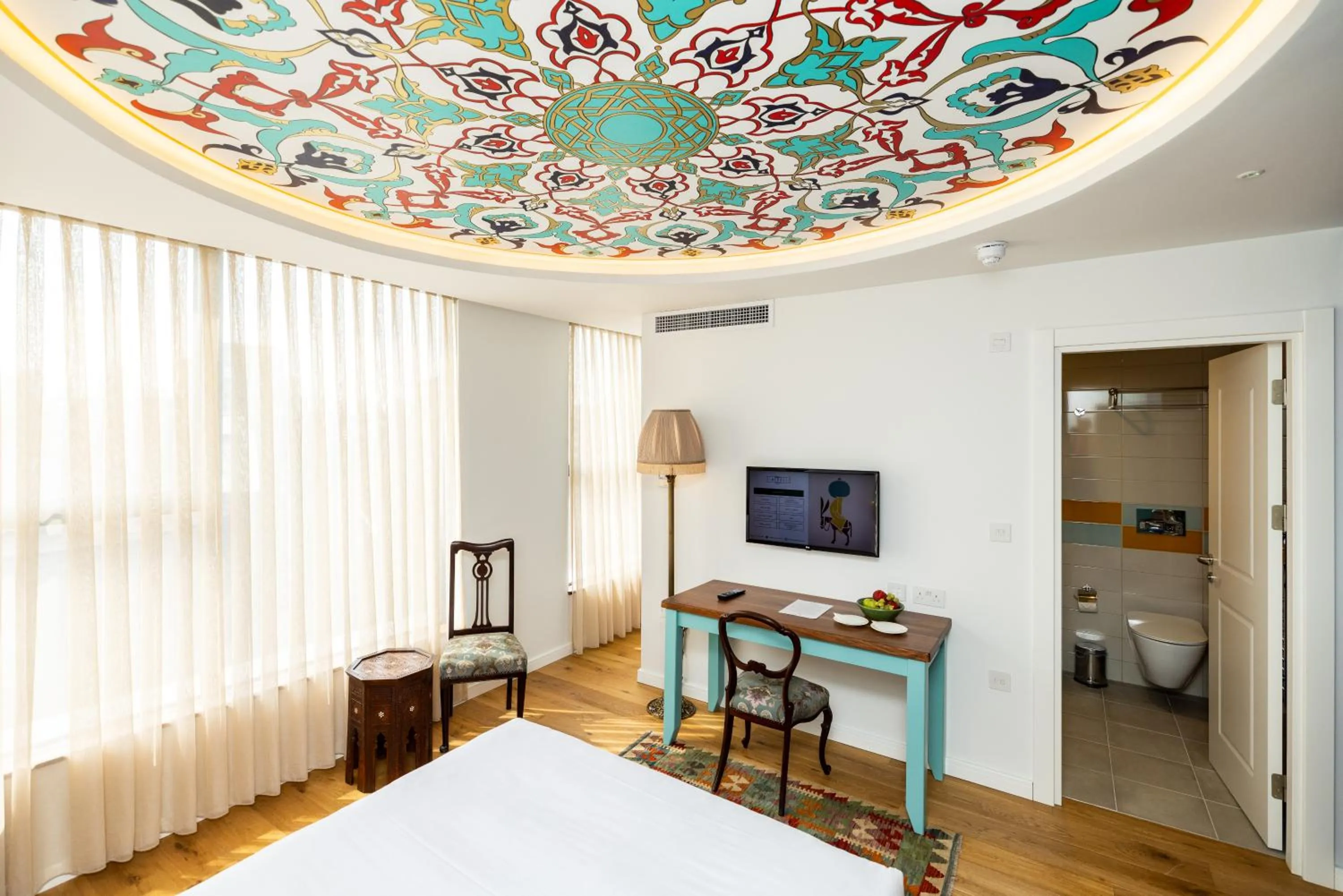 Bed in Limehouse Library Hotel