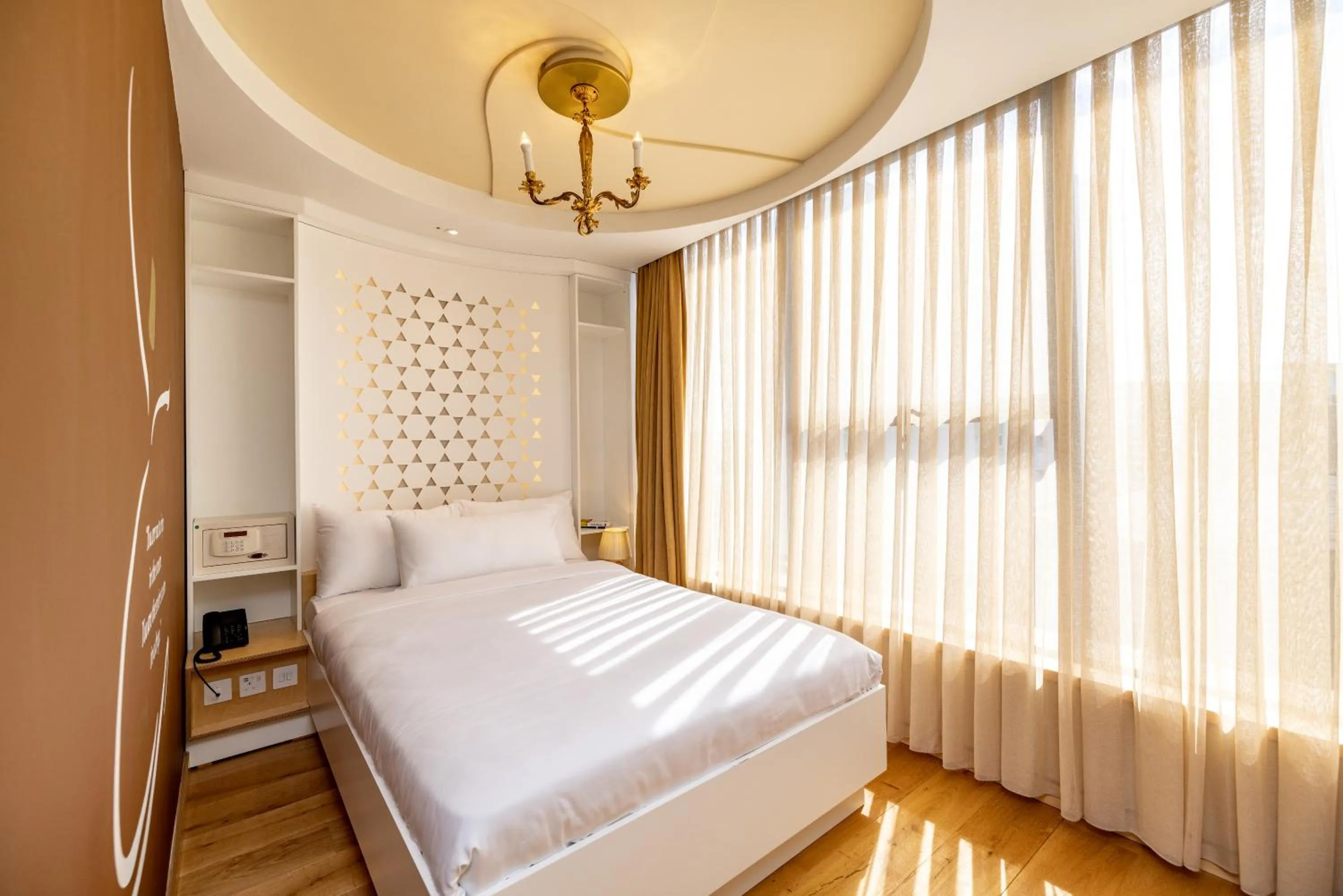 Bed in Limehouse Library Hotel