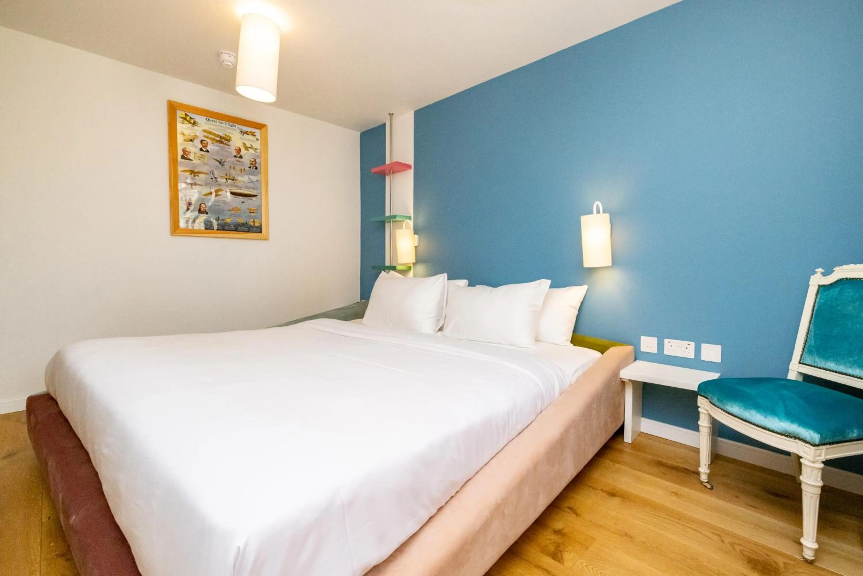 Bed in Limehouse Library Hotel