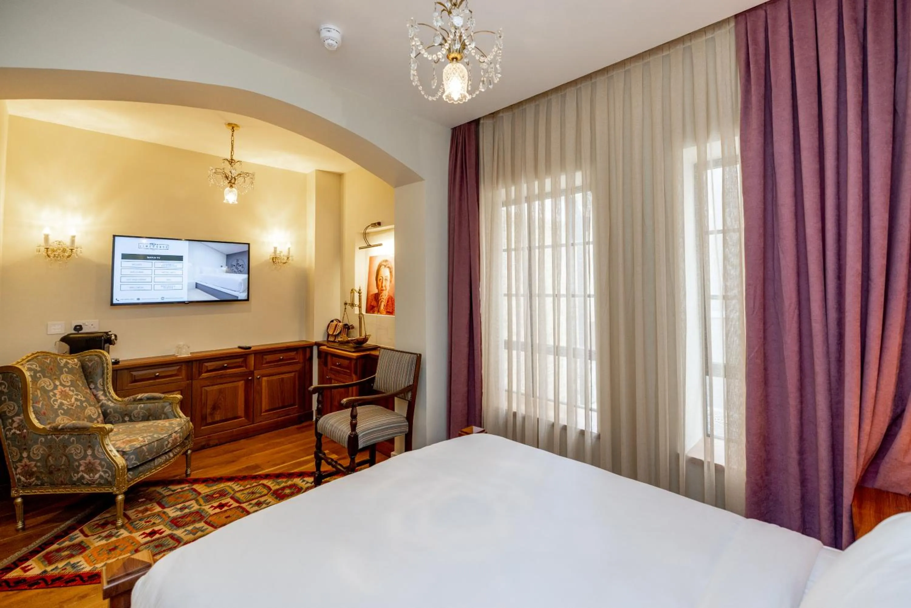 Bed in Limehouse Library Hotel